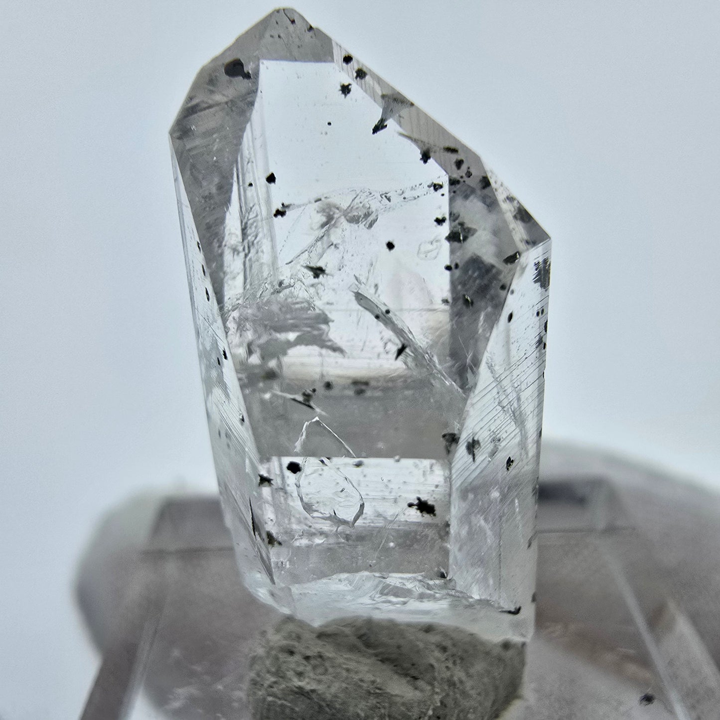 Cristal de quartz hématite fantôme transparent, Streep Mine, Goboboseb, Namibie, 28 x 12 x 11 mm