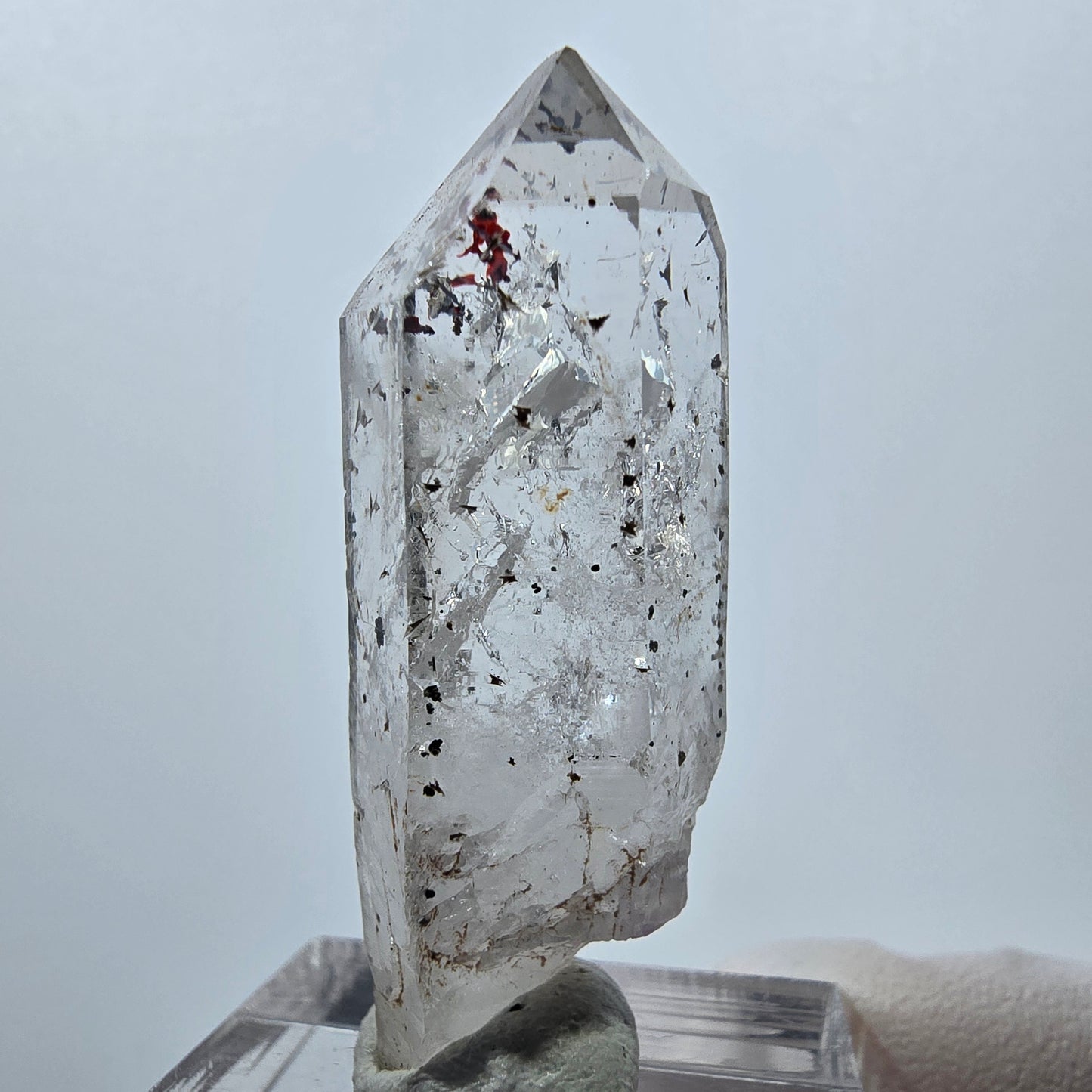 Quartz clair Harlequin Mine Point Streep, Goboboseb, Namibie 42 x 15 x 11 mm