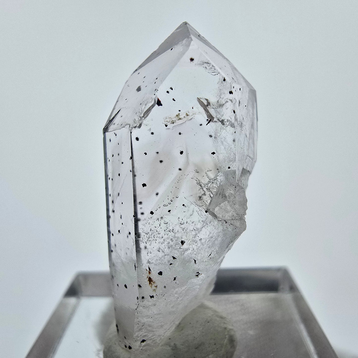 Klarer Quarz mit Hämatit und Analcim Streep Mine Goboboseb Namibia 29*12*10mm