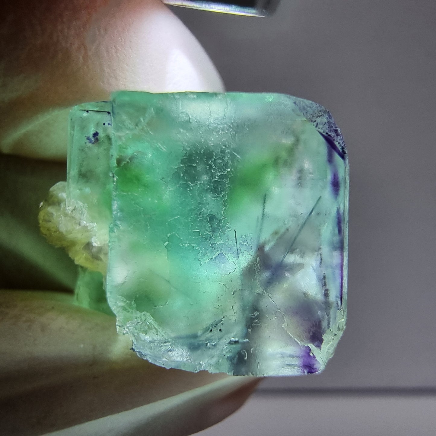 Klare Phantom Fluorit XX Würfel Stufe grün lila 18*17*14mm aus Okorusu, Namibia