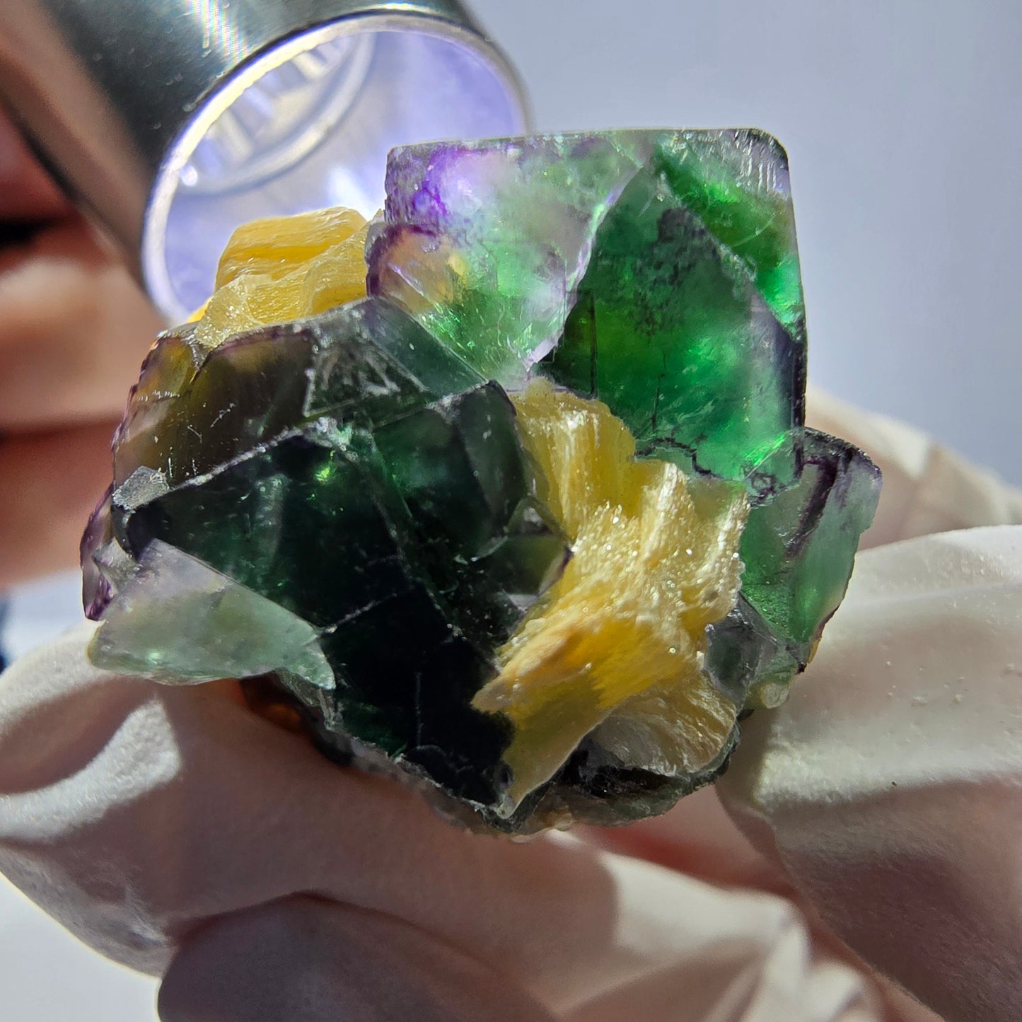 Cube de fluorite fantôme, muscovite et tourmaline Schorl, spécimen d'Erongo, Namibie, 27 x 25 x 25 mm