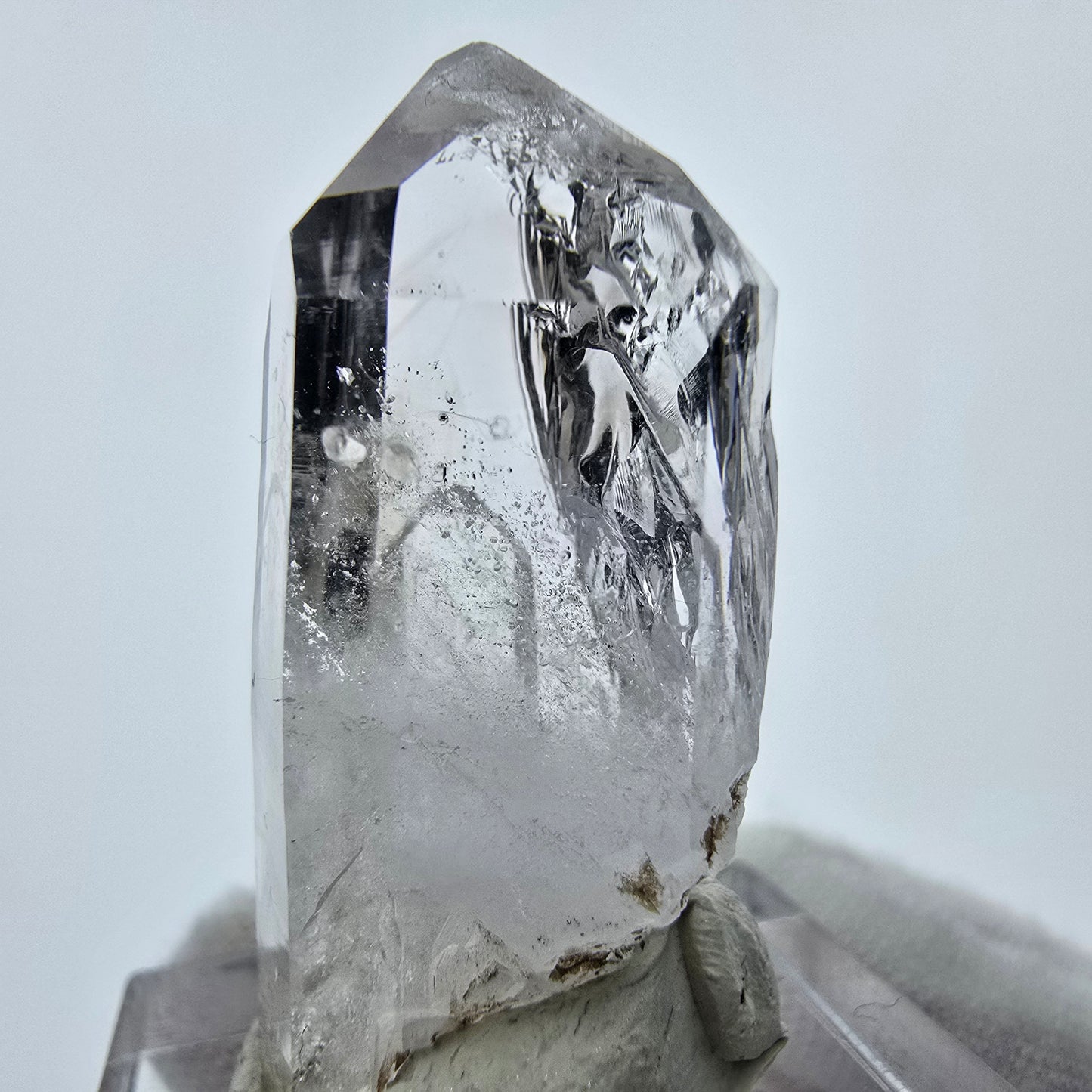 Klarer Phantom Rauchquarz mit Analcim Streep Mine Goboboseb Namibia 35*16*14mm