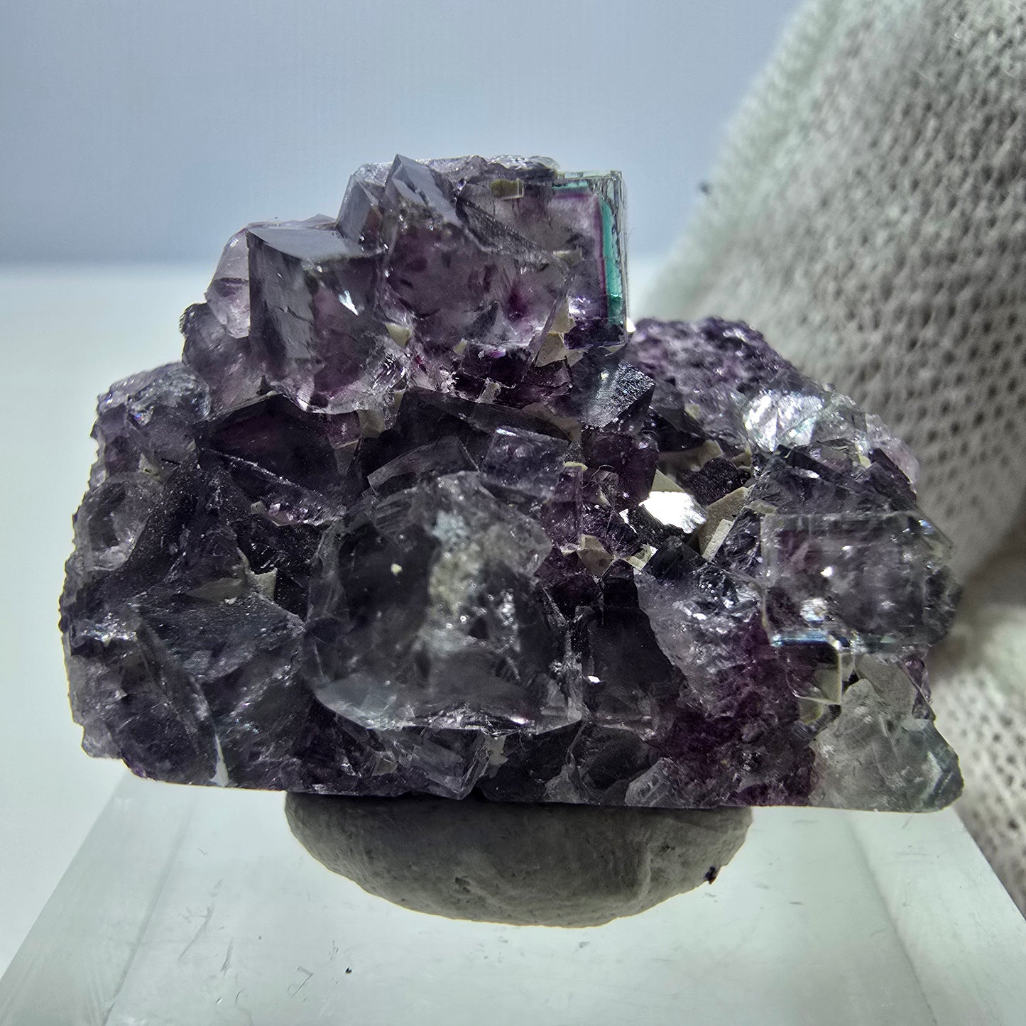 Spécimen de cube de fluorite fantôme transparente, vert-violet zonal, Okorusu, Namibie, 27 x 20 x 12 mm