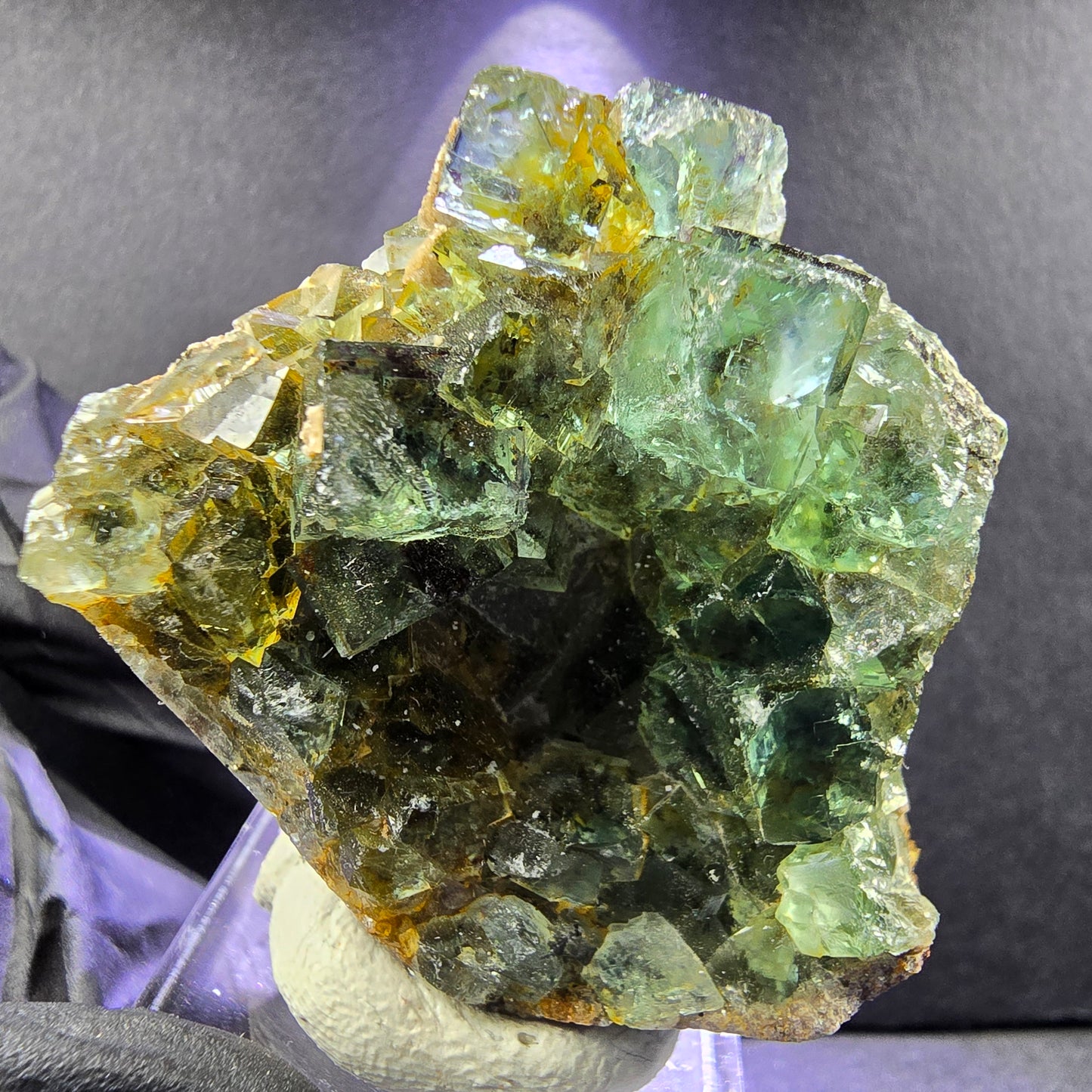 Rare Fluorite XX cube niveau vert avec inclusions 41*37*20mm Okorusu Namibie
