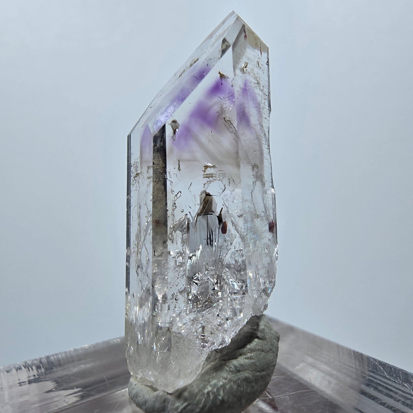 Améthyste fantôme avec hématite, mine Streep, Goboboseb, Namibie, 32 x 10 x 10 mm