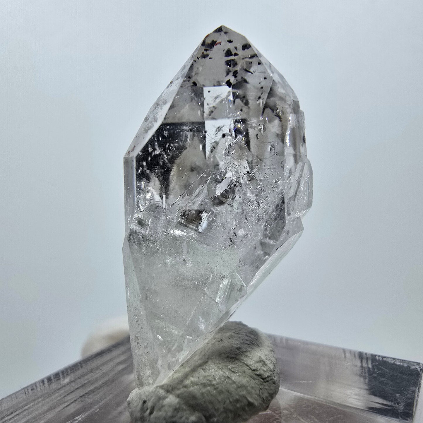 Quartz clair Harlequin Point Streep Mine, Goboboseb, Namibie, 30 x 19 x 11 mm