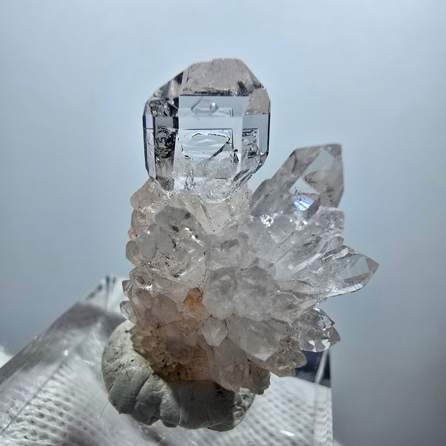 Amas de quartz fumé fantôme transparent, Goboboseb, Namibie, 26 x 19 x 13 mm