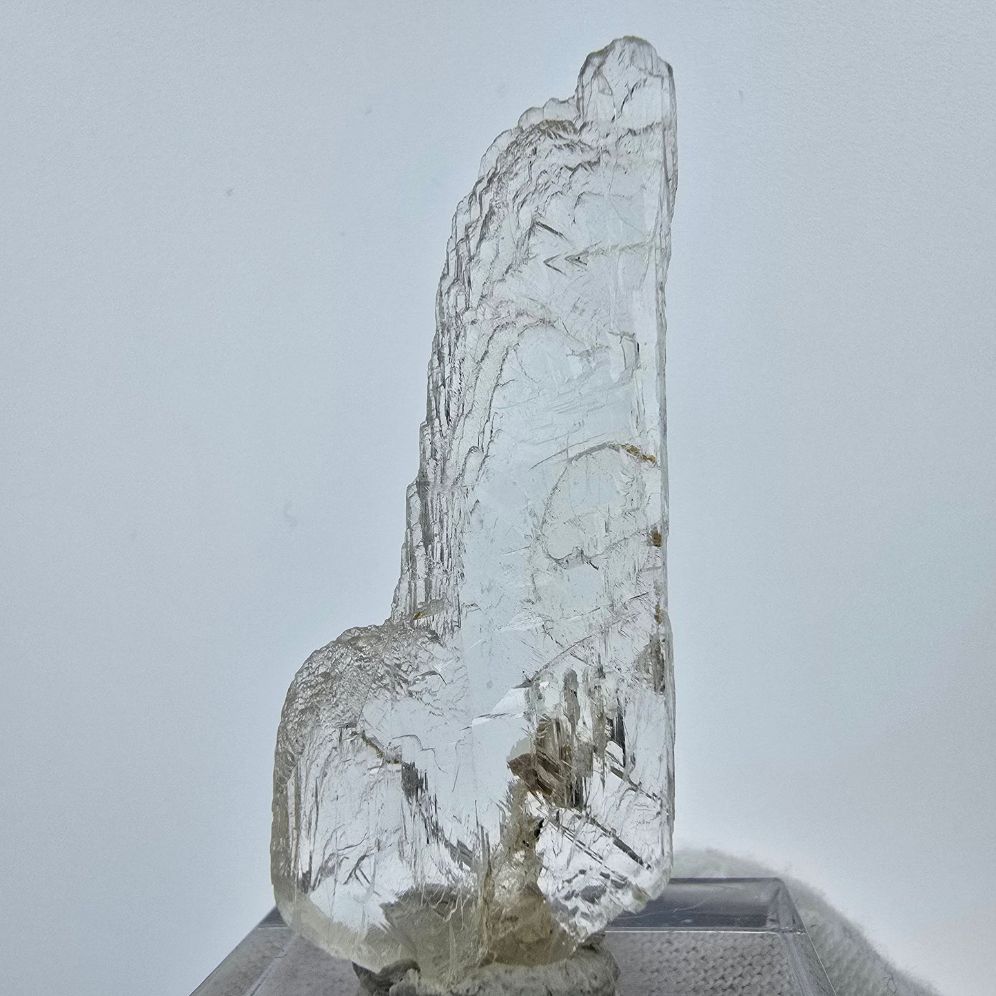 Seltener Kunzit X Spodumen Kristall weiß UV Mineral 45*18*5mm aus Brasilien