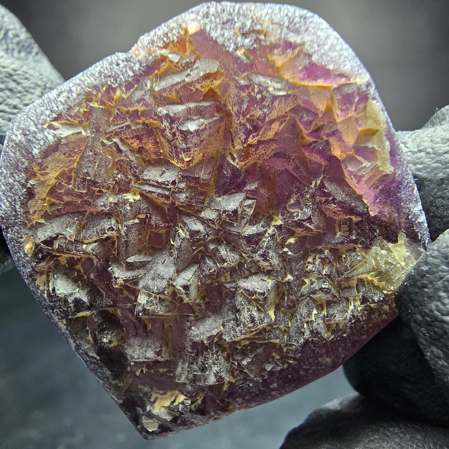 Niveau de cube de fluorite étagé violet orange Omehane, collection namibie 37*35*14mm