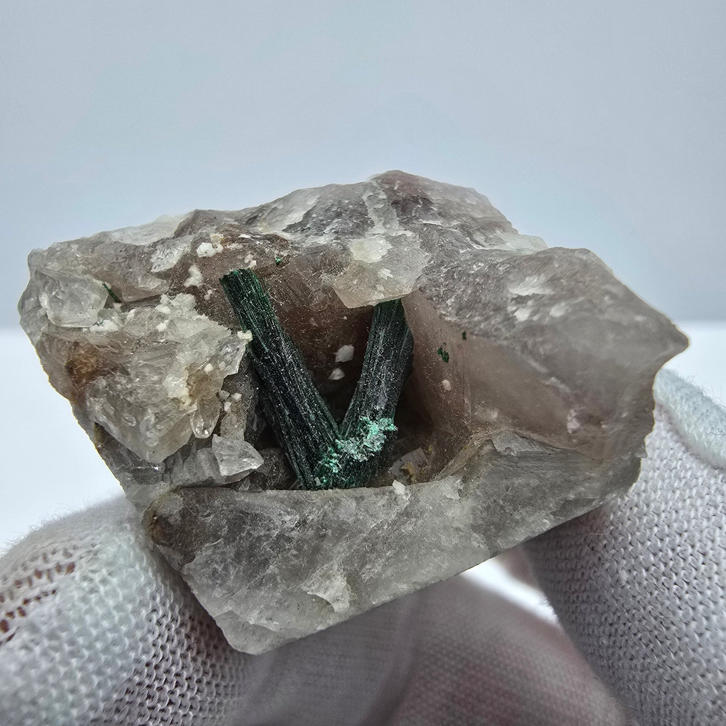 Seltene Malachit XX auf Quarz Stufe lange Kristalle Kaokoveld Namibia 34*22*24mm