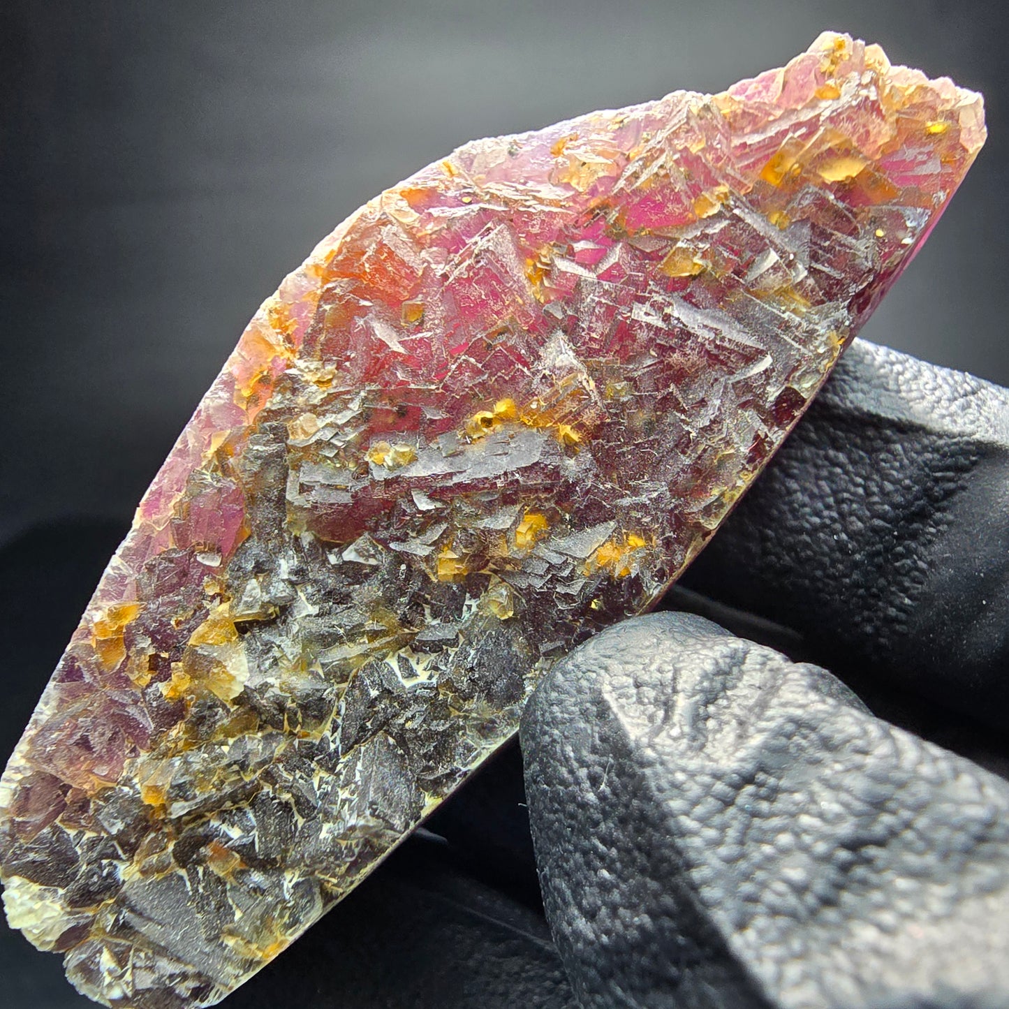 Étape de cube de fluorite rare, orange violet Omehane, Namibie 57*22*17mm
