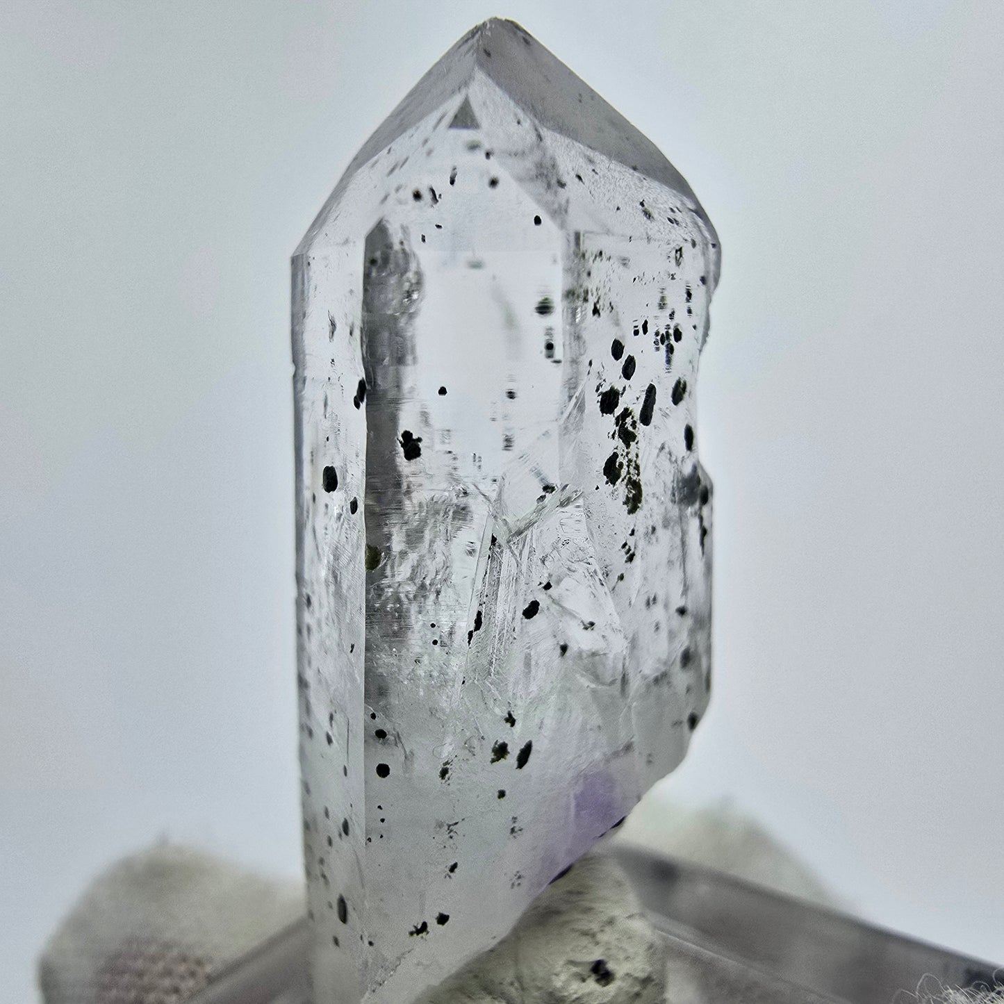 Phantom Amethyst Kristall mit Hämatit Streep Mine Goboboseb Namibia 37*16*11mm