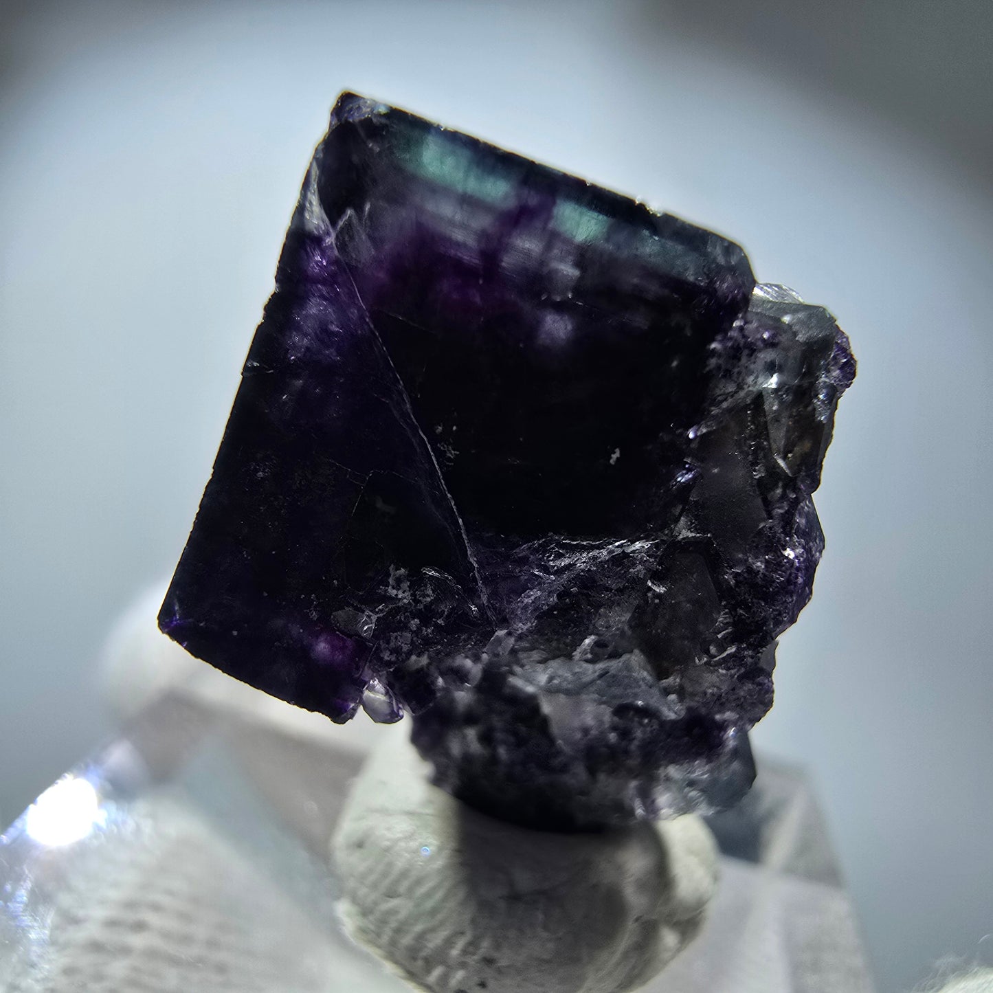 Spécimen rare de cube de fluorite fantôme, vert zonal et violet, Okorusu, Namibie, 25 x 18 x 14 mm