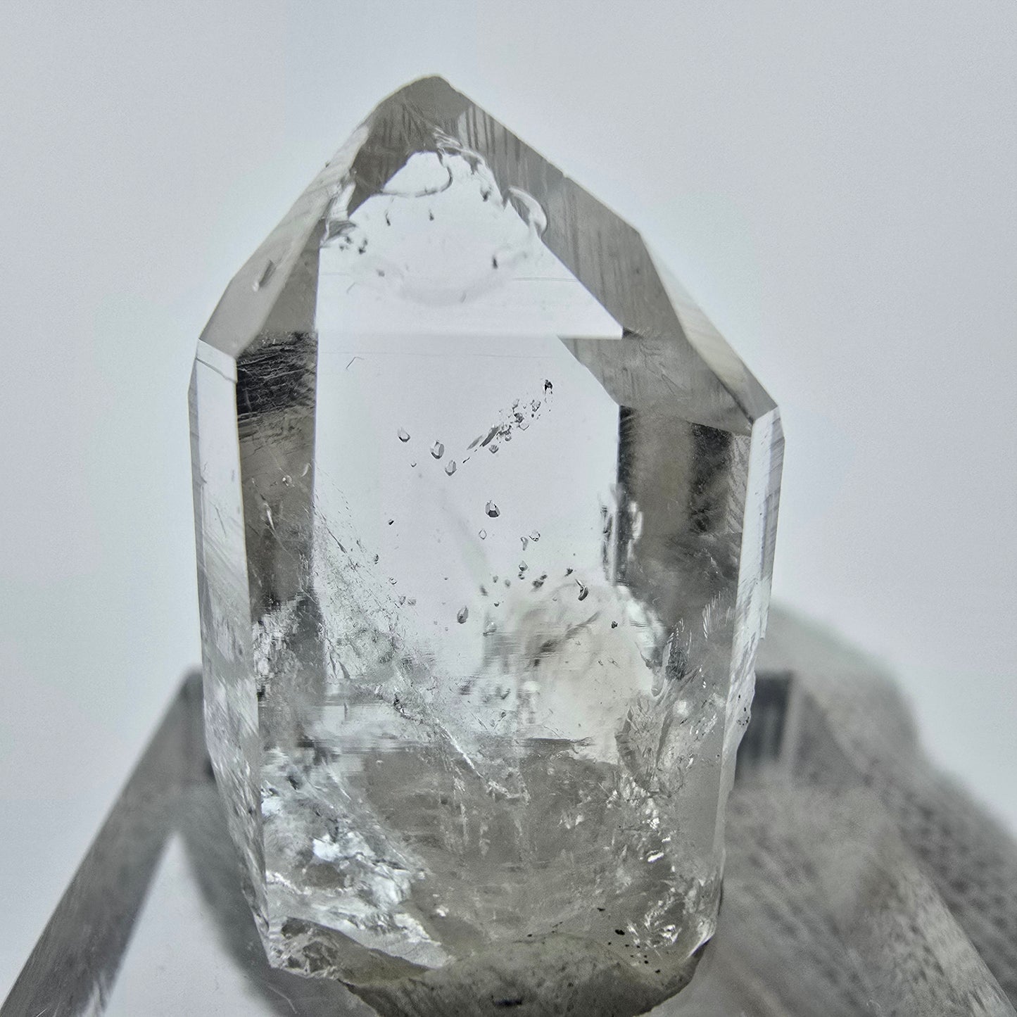 Klare Lemurian Phantom Quarz Spitze Streep Mine, Goboboseb, Namibia 25*17*10mm