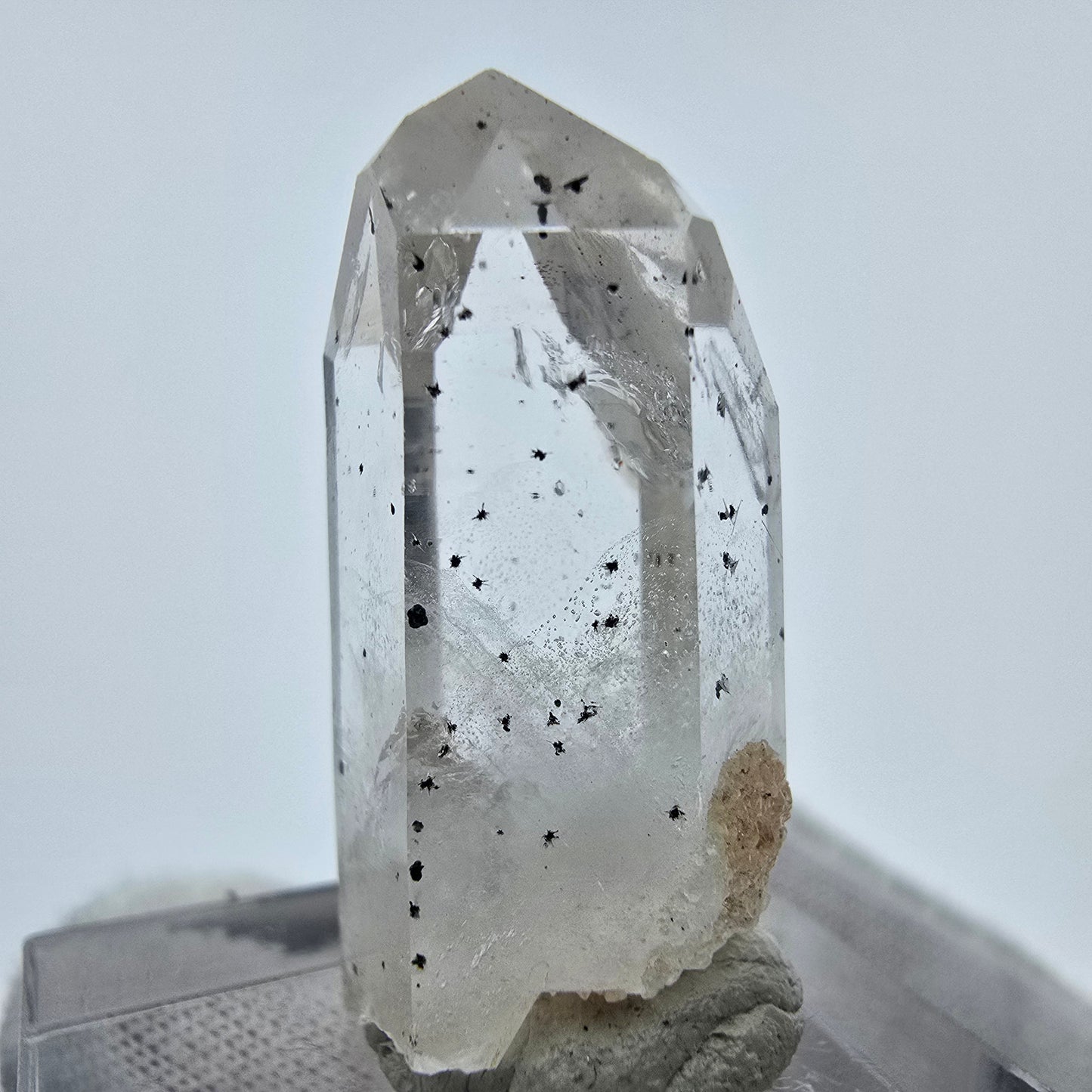 Cristal de quartz hématite fantôme transparent, Streep Mine, Goboboseb, Namibie, 39 x 14 x 13 mm