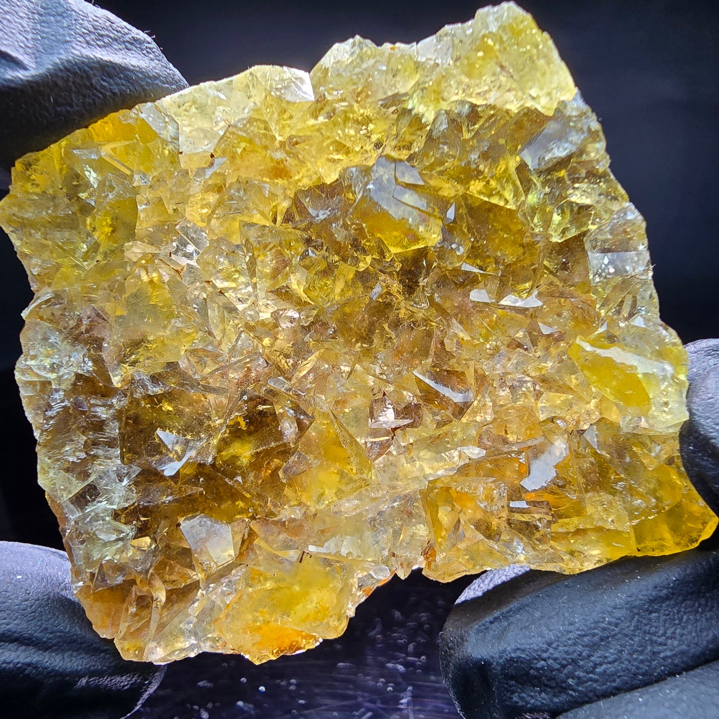 Klare Honey Pocket Fluorit Würfel Stufe gelb Okorusu Namibia 56*50*10mm Sammlung