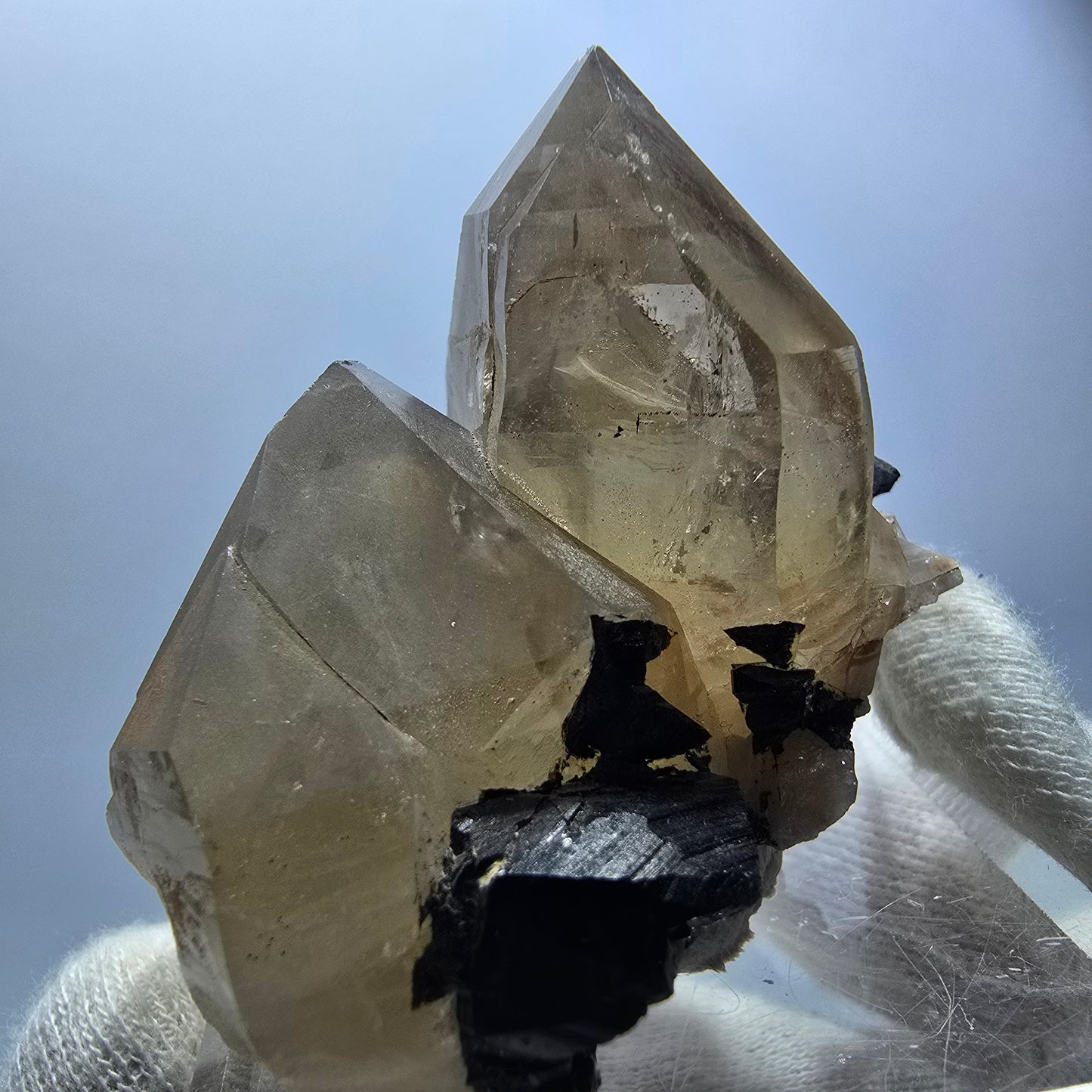 Spécimen rare de quartz fumé et de tourmaline Schorl à Erongo, Namibie, 53 x 48 x 39 mm