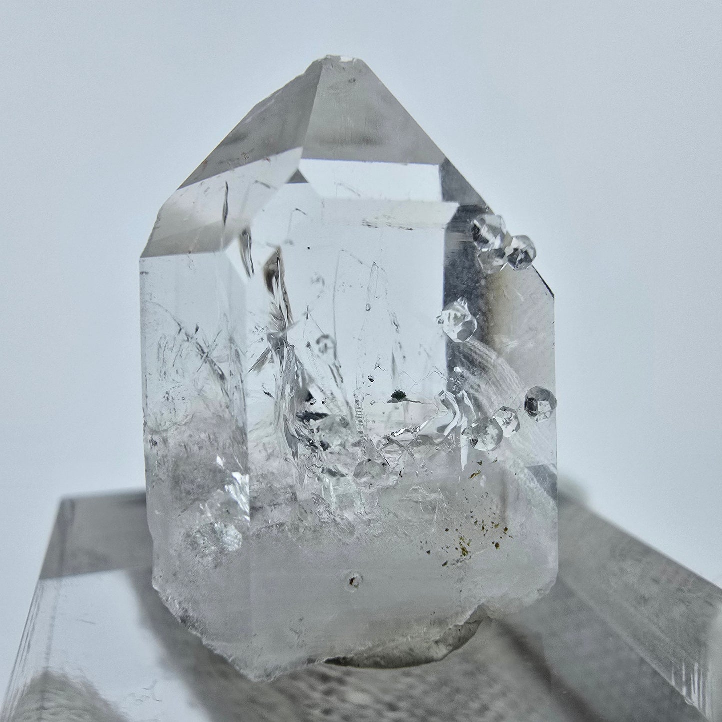 Phantom Quarz mit Analcim Streep Mine, Goboboseb, Namibia 23*17*11mm