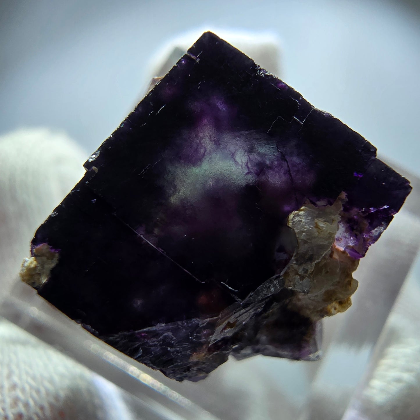 Spécimen rare de cube de fluorite fantôme, vert zonal et violet, Okorusu, Namibie, 22 x 20 x 15 mm