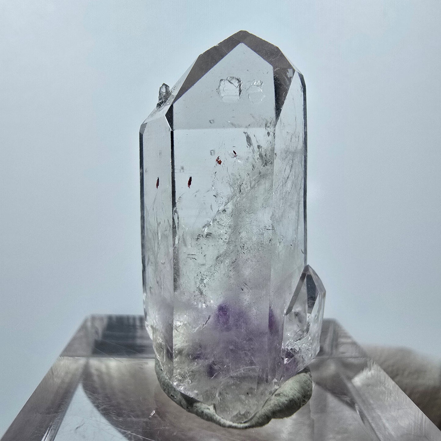 Améthyste fantôme avec hématite, mine Streep, Goboboseb, Namibie, 30 x 15 x 10 mm
