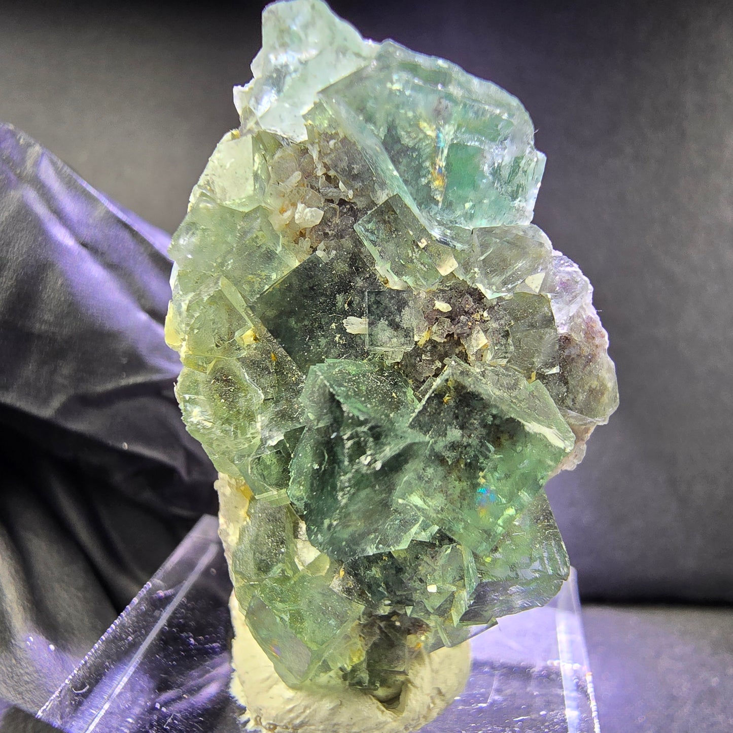 Sehr klare Zonare Fluorit XX Würfel Stufe grün lila 36*22*16mm Okorusu, Namibia