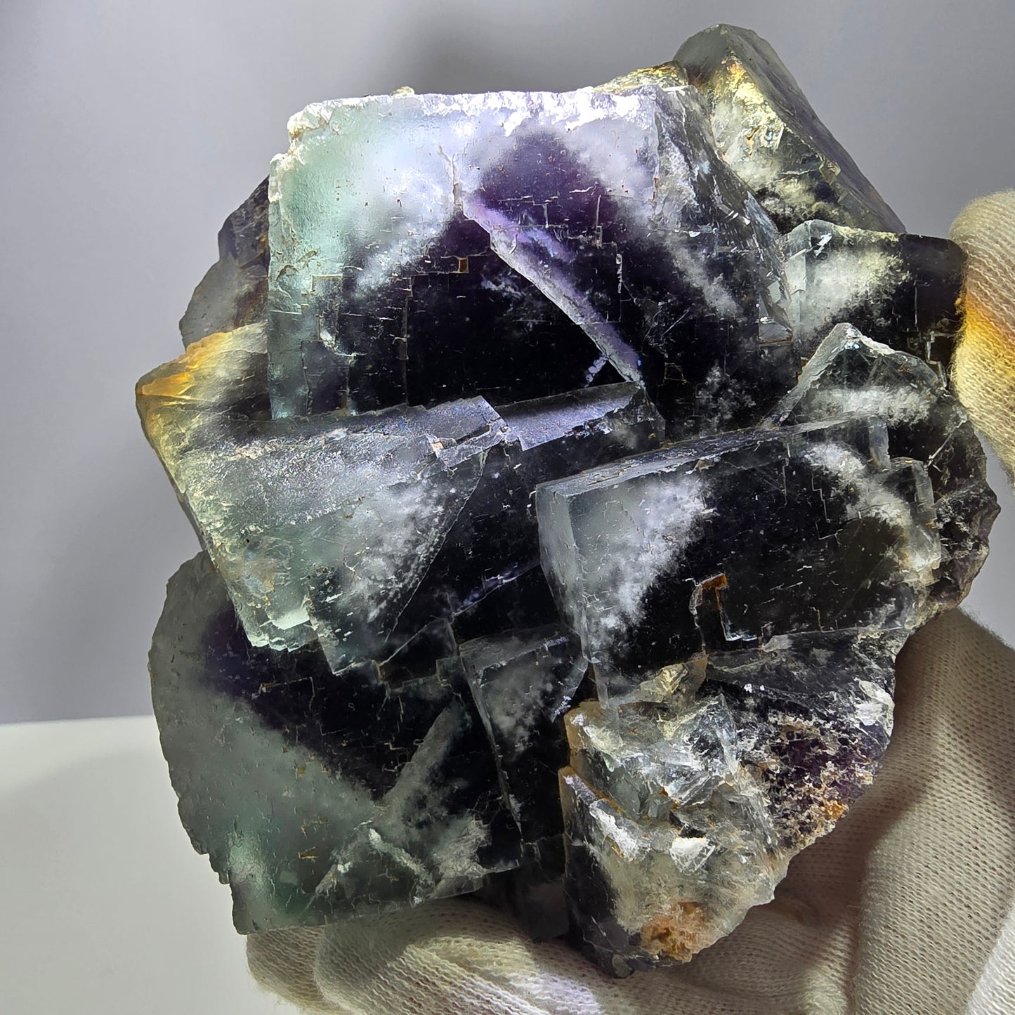Spécimen de cube de fluorite fantôme XL, parqueté vert violet Okorusu, Namibie 141*130*48 mm