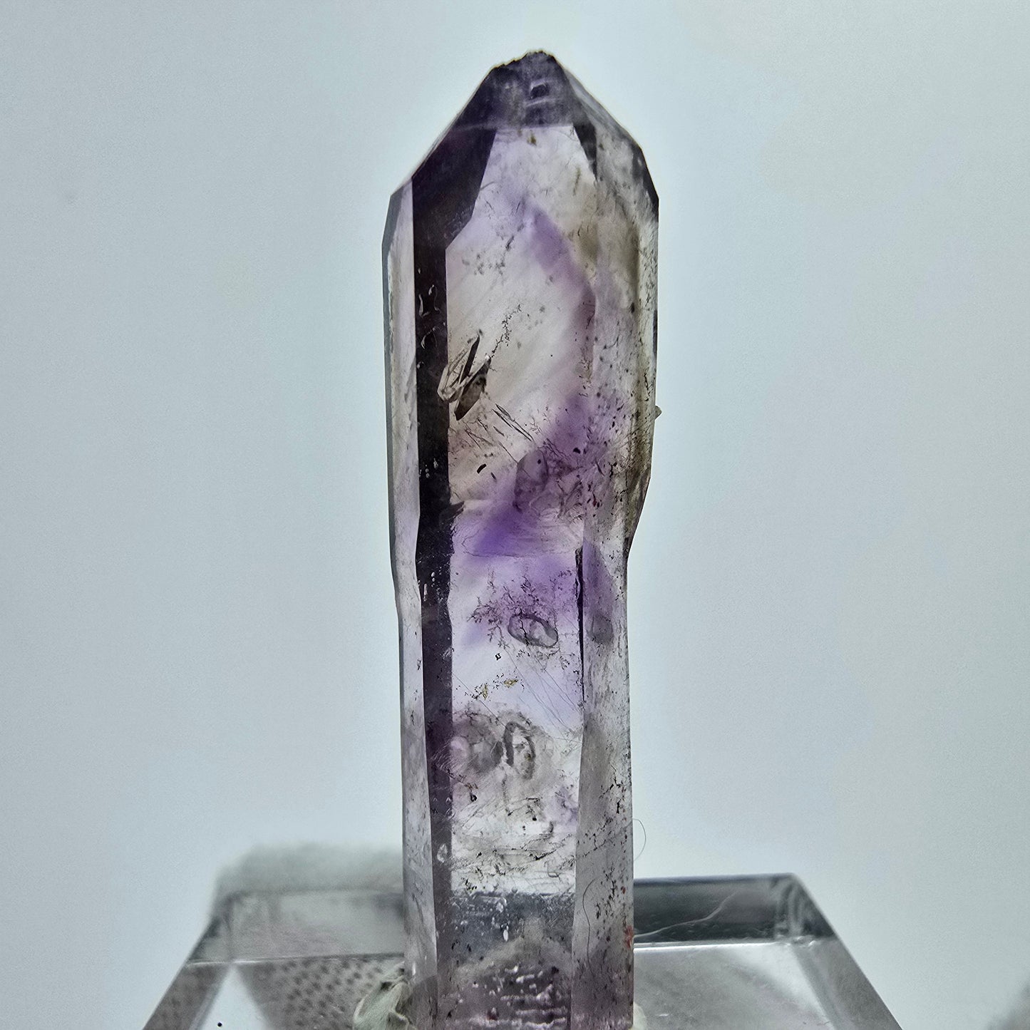 Phantom Amethyst Hämatit Zepter mit UV Calcit Goboboseb, Namibia 35*9*6mm