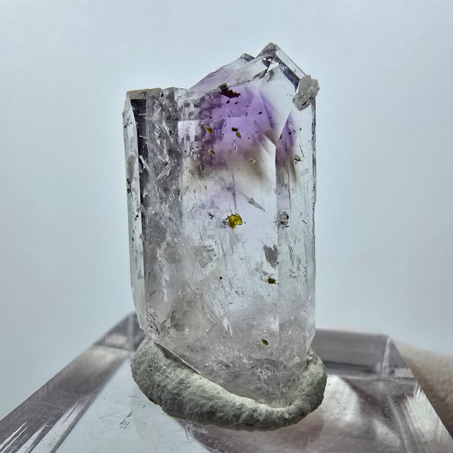 Améthyste fantôme avec préhnite, mine d'hématite Streep, Goboboseb, Namibie, 26 x 14 x 10 mm