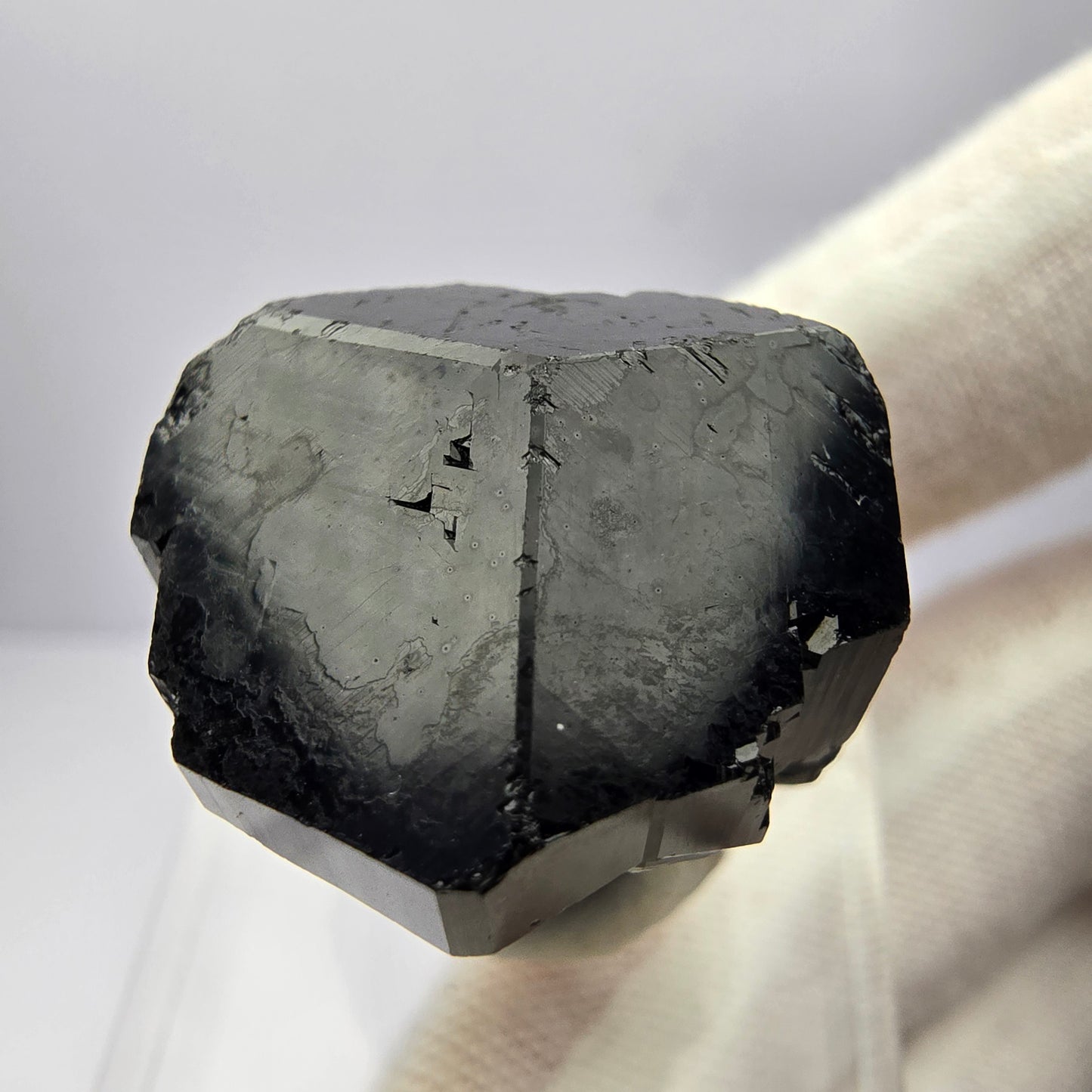 Symmetrischer Schörl Turmalin schwarz glänzend Erongo, Namibia 24*21*20mm