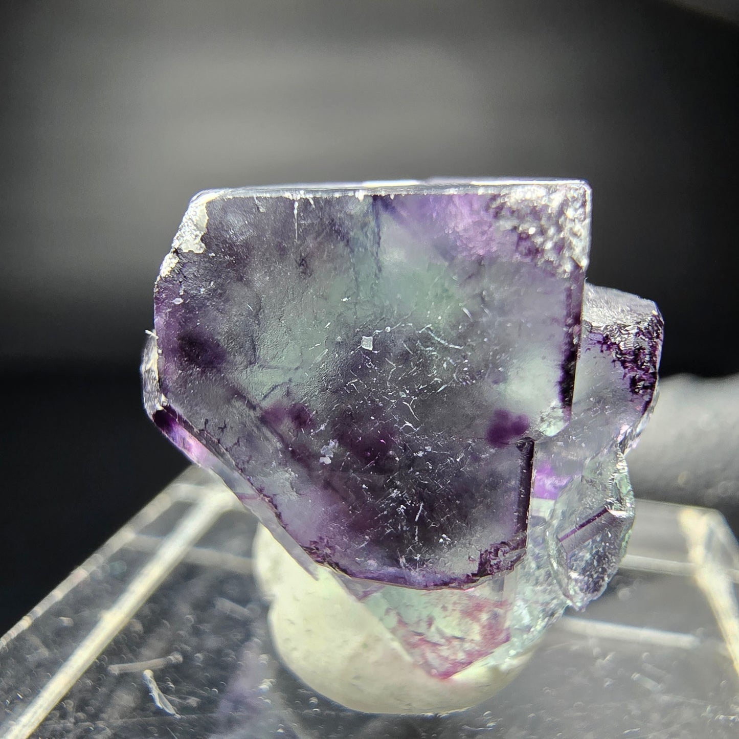 Klarer Phantom Fluorit Würfel lila grün mit Hyalit Erongo Namibia 18*16*14mm