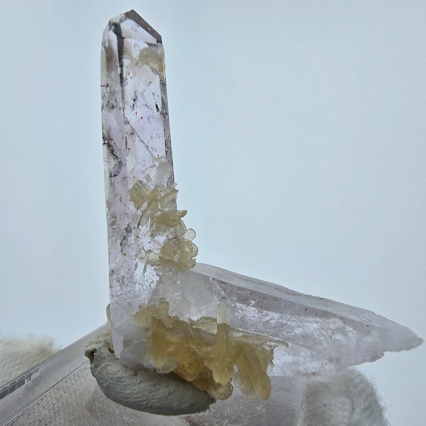 Phantom Amethyst mit Stilbit Stufe Goboboseb, Namibia 38*31*13mm Sammlung