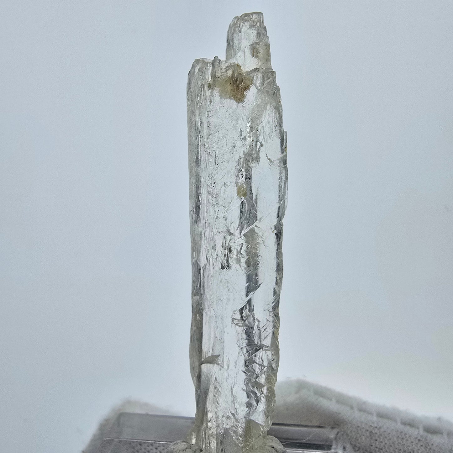 Seltener Kunzit X Spodumen Kristall weiß UV Mineral 48*9*5mm aus Brasilien