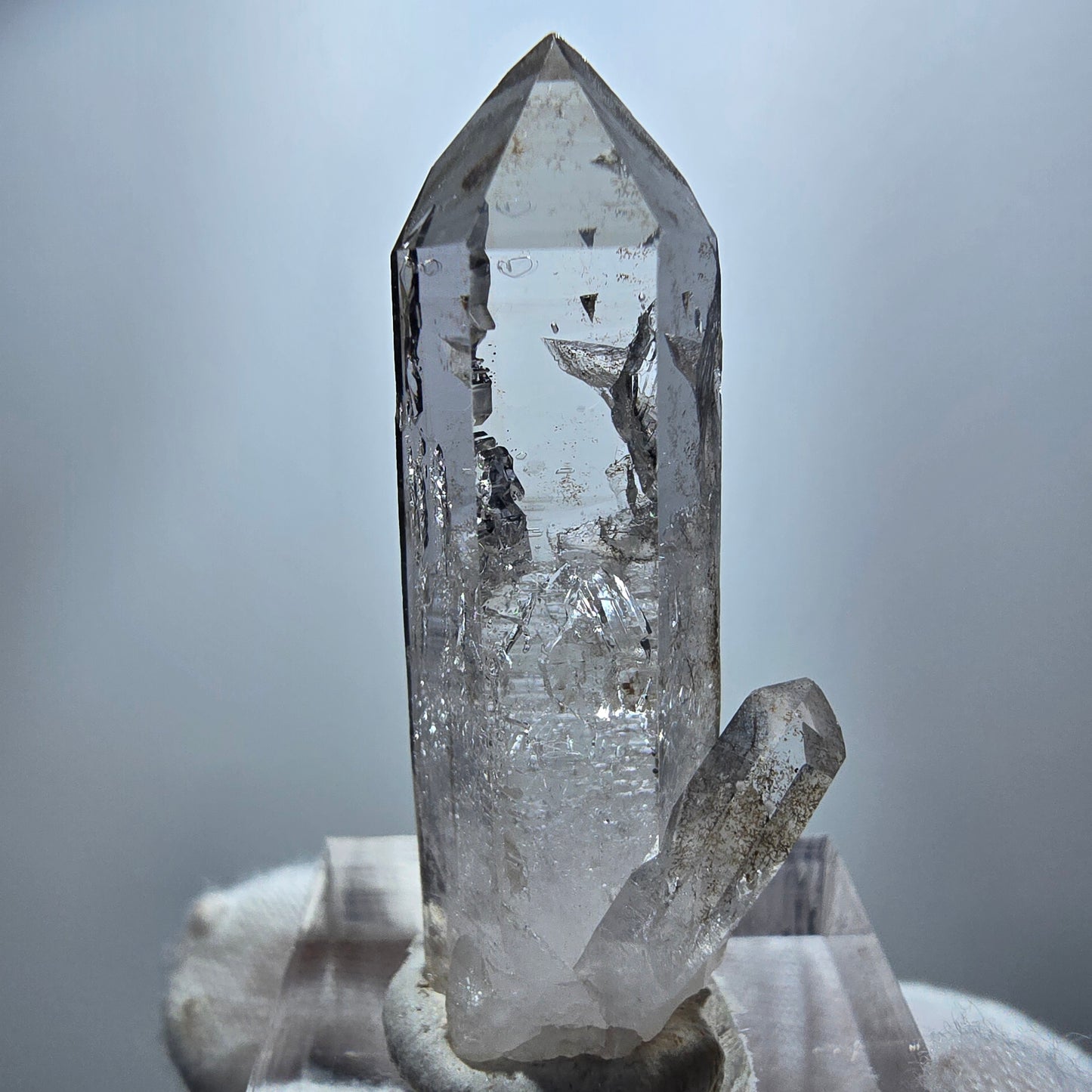 Enhydro Phantom Rauchquarz Spitze, 2x Blase Goboboseb, Namibia 41*17*15mm