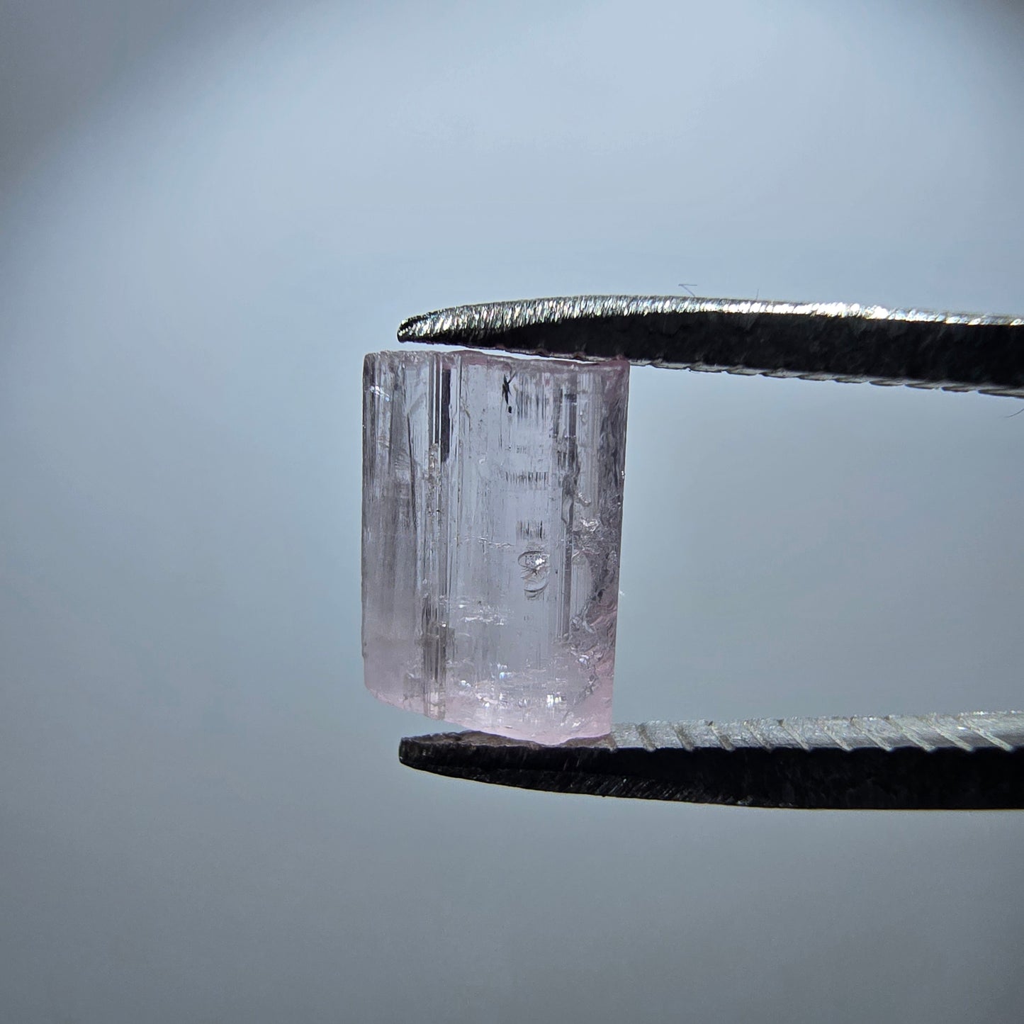 Cristal de tourmaline rubellite rare, rose Minas Gerais, Brésil 7 x 5 x 3 mm