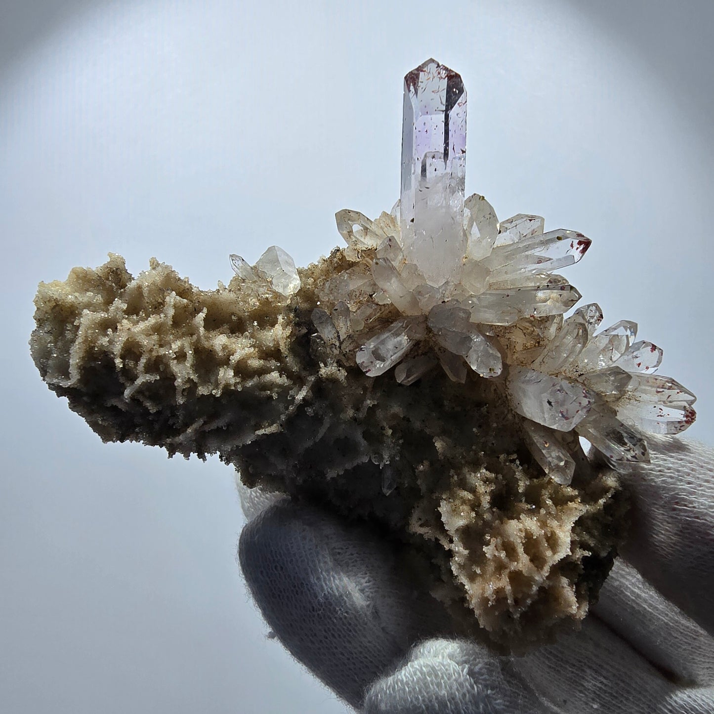 Quartz fumé Harlequin, spécimen de calcite UV, poche Valentine Goboboseb, Namibie, 79 x 63 x 34 mm