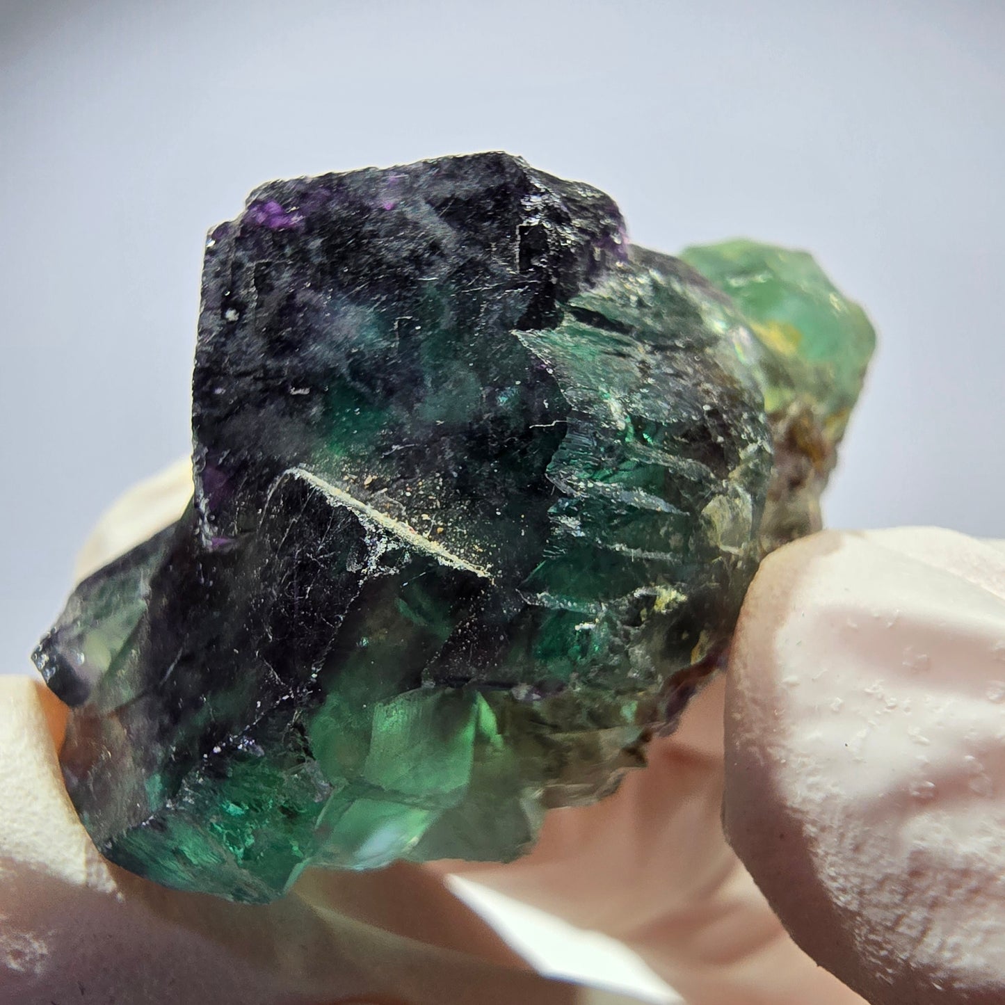 Spécimen de cube de fluorite fantôme parqueté vert violet Okorusu, Namibie 42*24*23mm