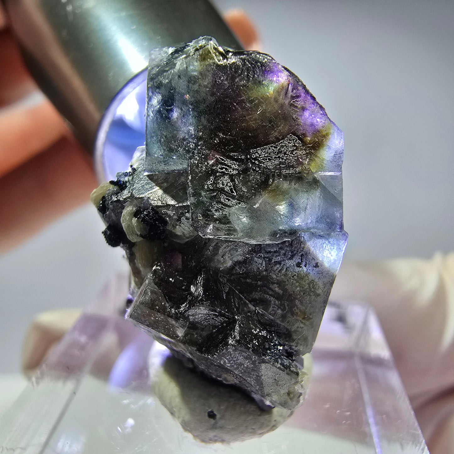 Cubes de fluorite fantôme colorés, muscovite, tourmaline Schorl, hyalite Erongo, Namibie 27 x 15 x 15 mm