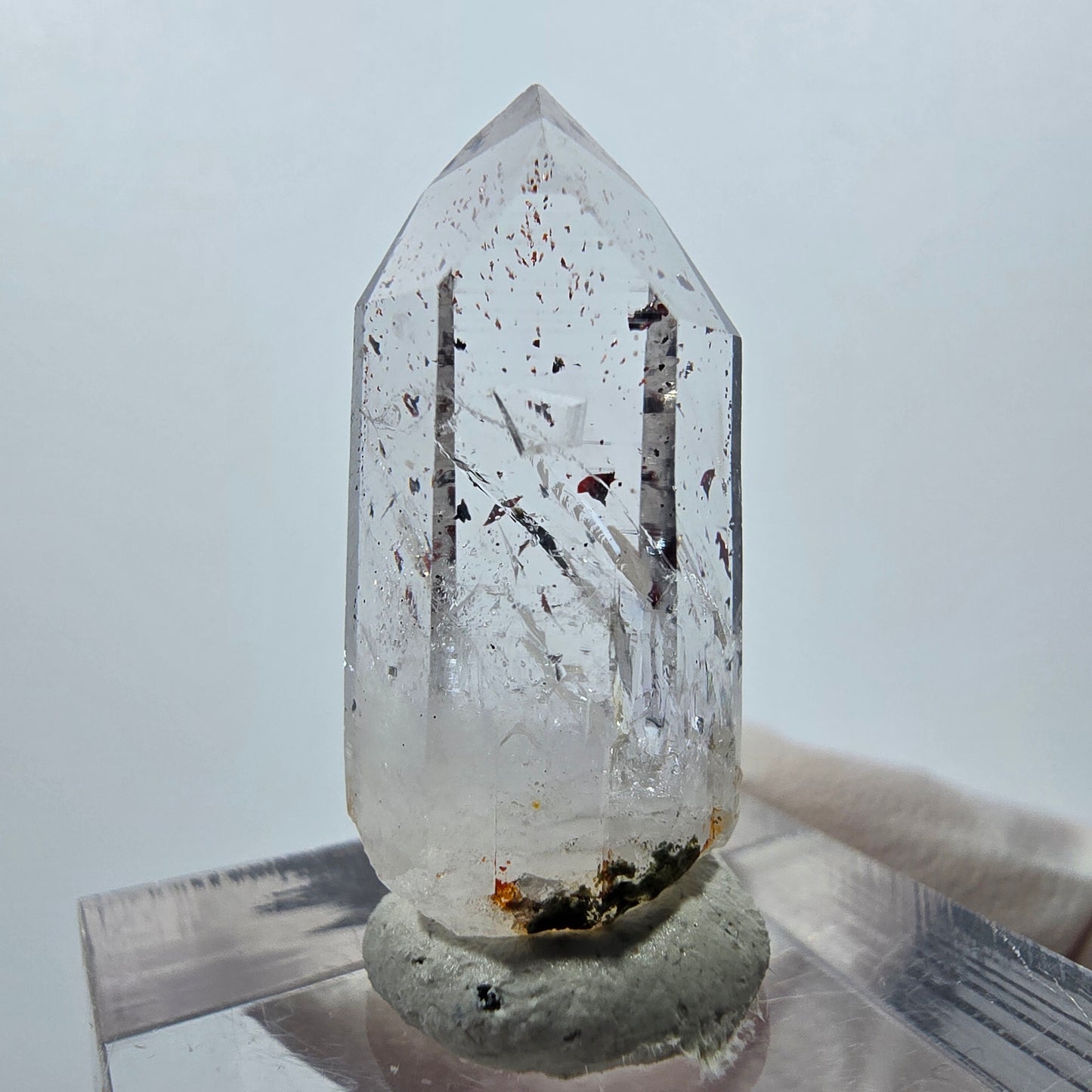 Quartz clair Harlequin Point Streep Mine, Goboboseb, Namibie 29 x 11 x 10 mm