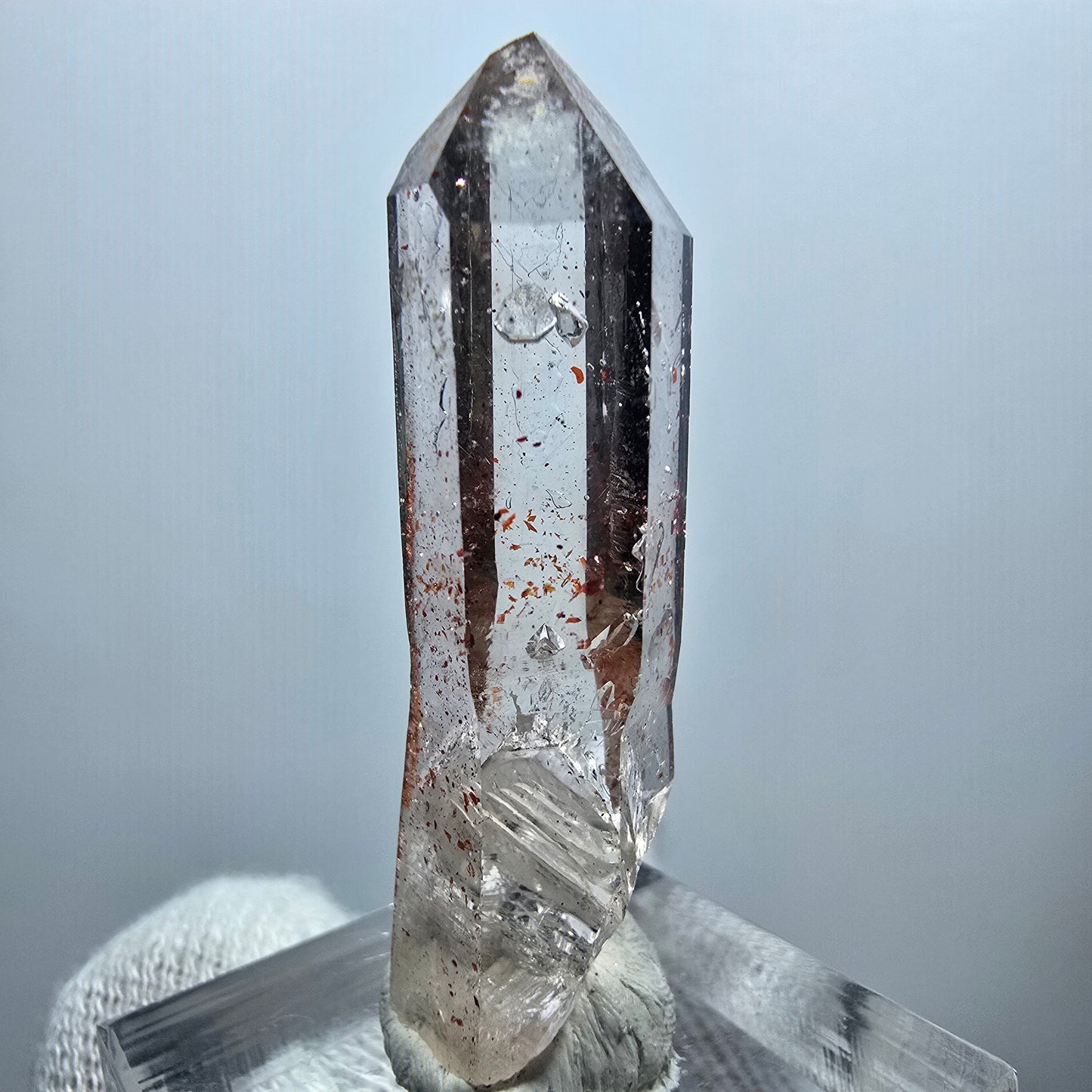 Quartz fumé fantôme transparent, pointe de fer, Goboboseb, Namibie, 41 x 12 x 10 mm