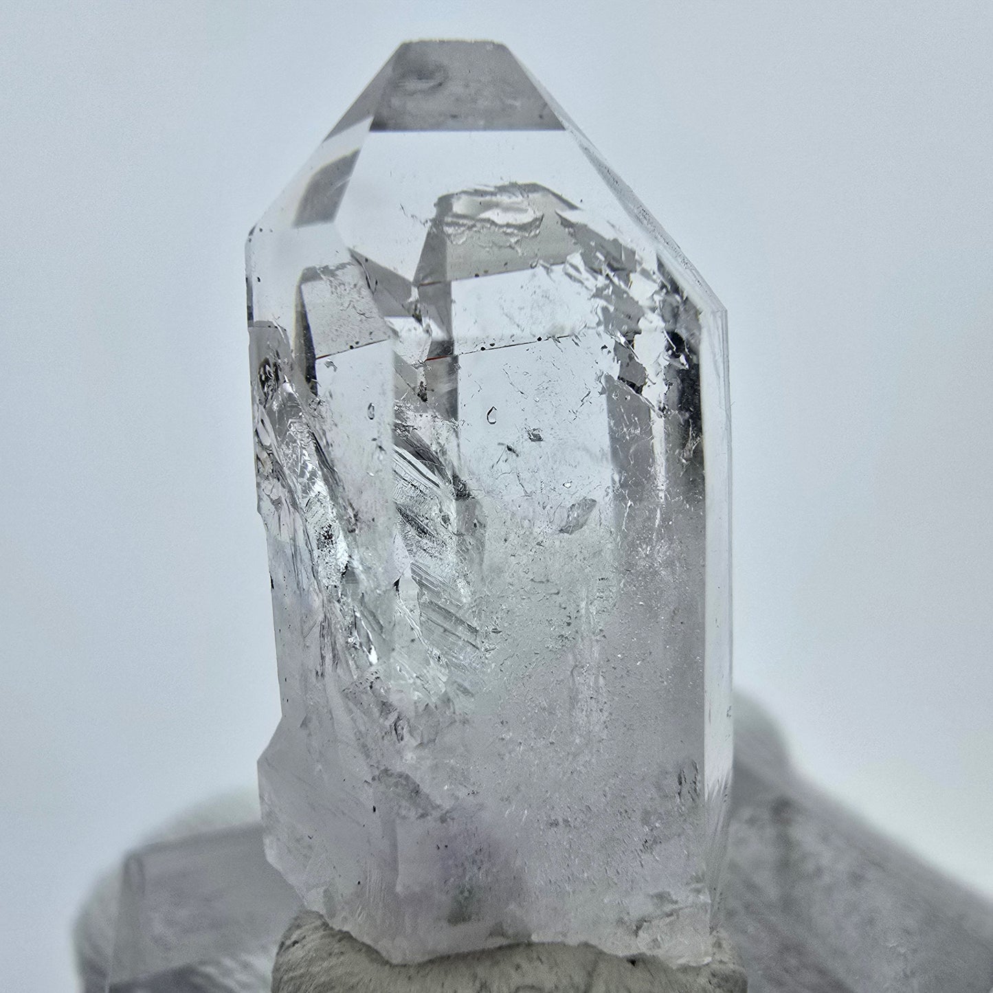 Klare Phantom Amethyst Quarz Spitze Streep Mine, Goboboseb, Namibia 29*15*12mm