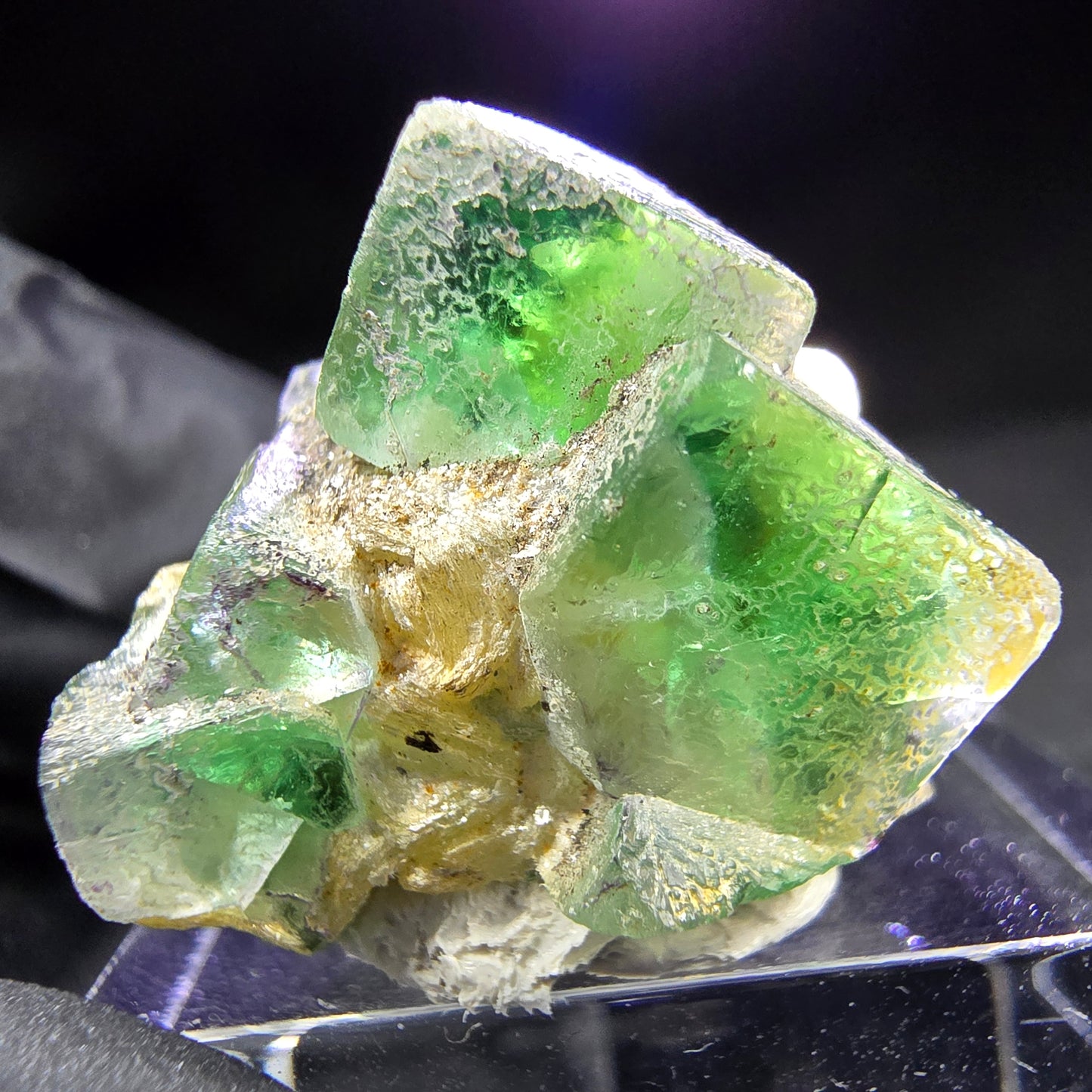 Seltene Fluorit XX mit Muskovit Würfel Stufe grün 21*19*17mm aus Erongo, Namibia