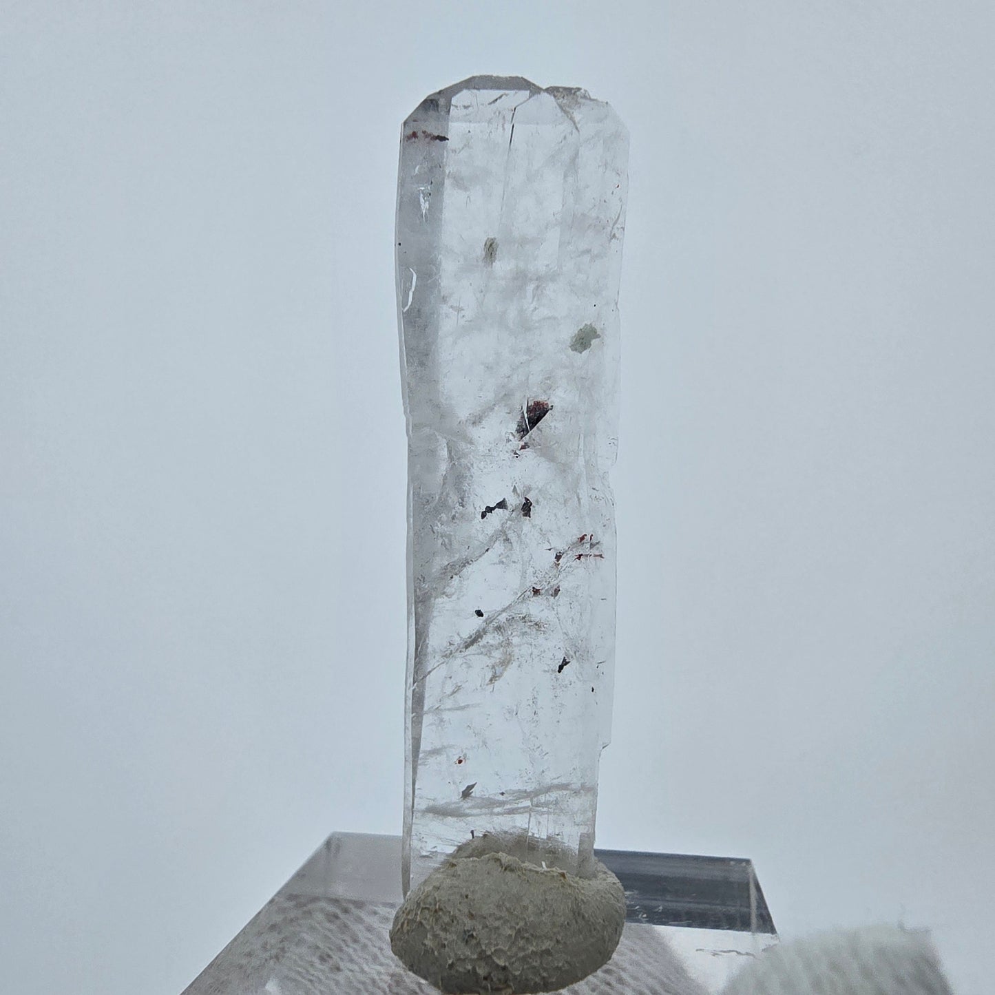 Flacher Harlekin Prehnit Quarz Streep Mine Goboboseb Namibia 46*11*4,4mm
