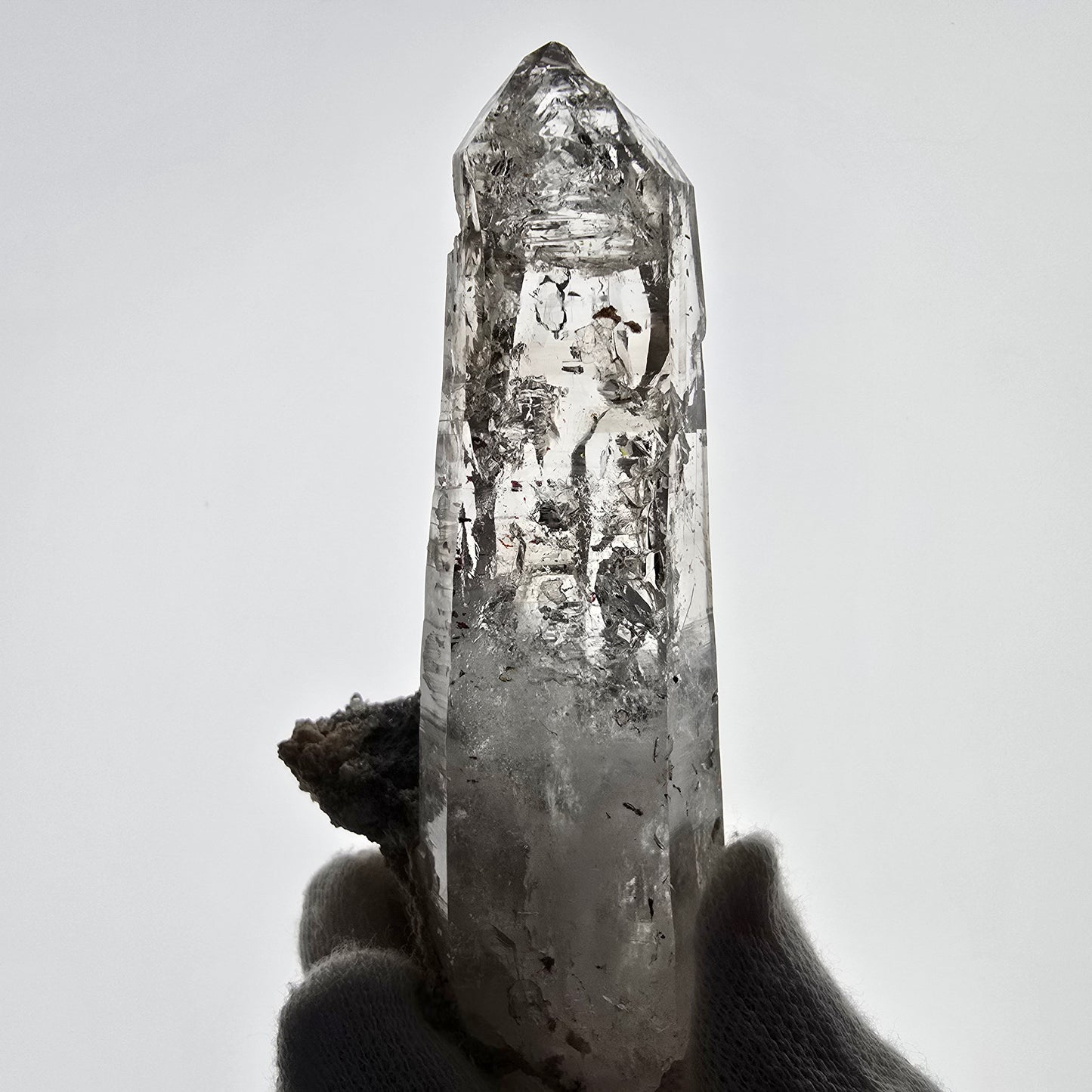 Quartz fumé Harlequin DT, calcite UV sur matrice, spécimen Valentine Pocket, Namibie, 96 x 46 x 53 mm