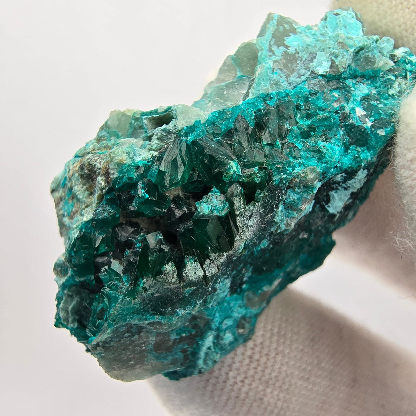 Dioptase rare sur le stade Marix Kaokoveld, Namibie 36*20*18mm Collection de minéraux