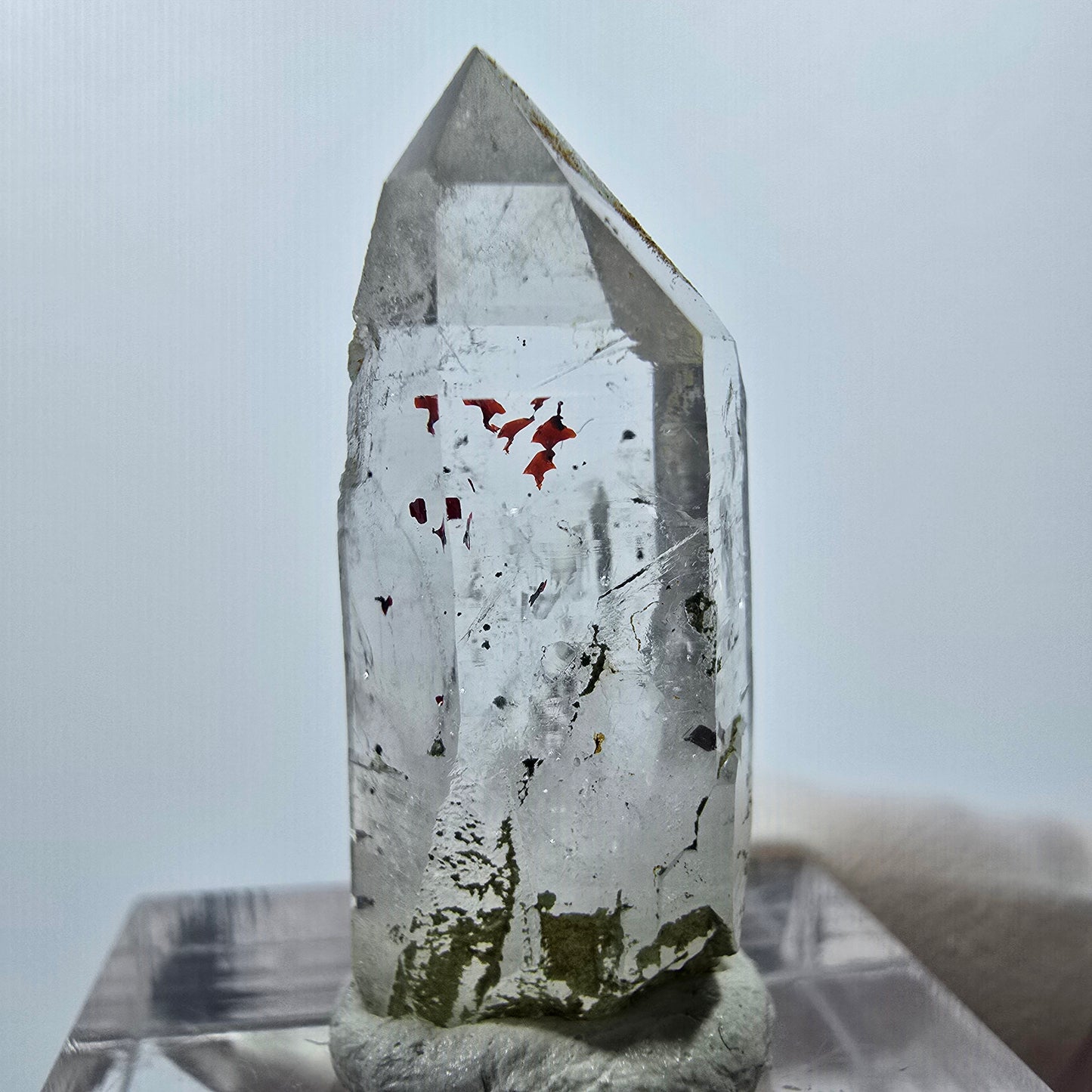 Quartz clair Harlequin Point Streep Mine, Goboboseb, Namibie 28 x 11 x 10 mm