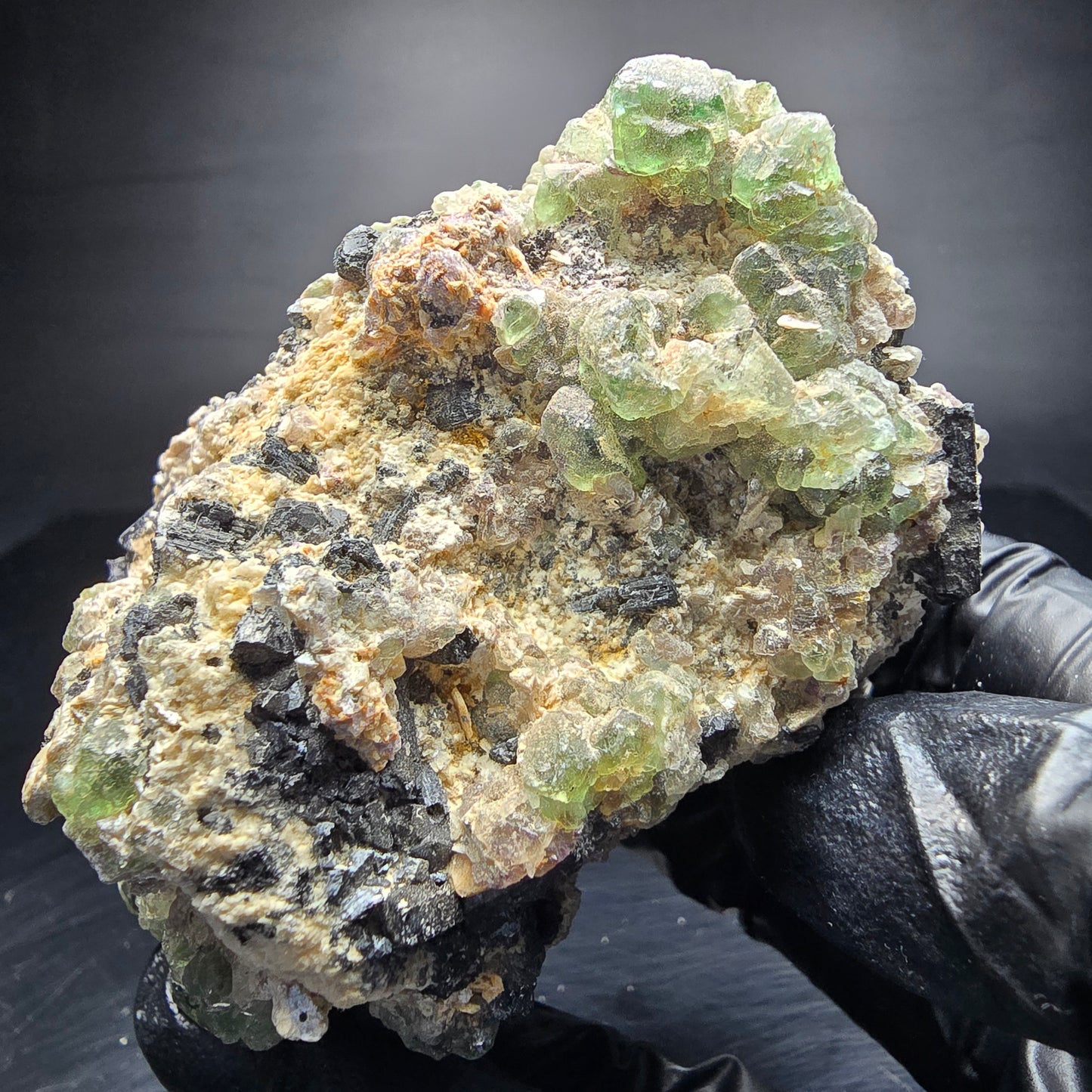 Grande fluorite fantôme, tourmaline Schörl, stade muscovite Erongo Namibie 82*51*58mm