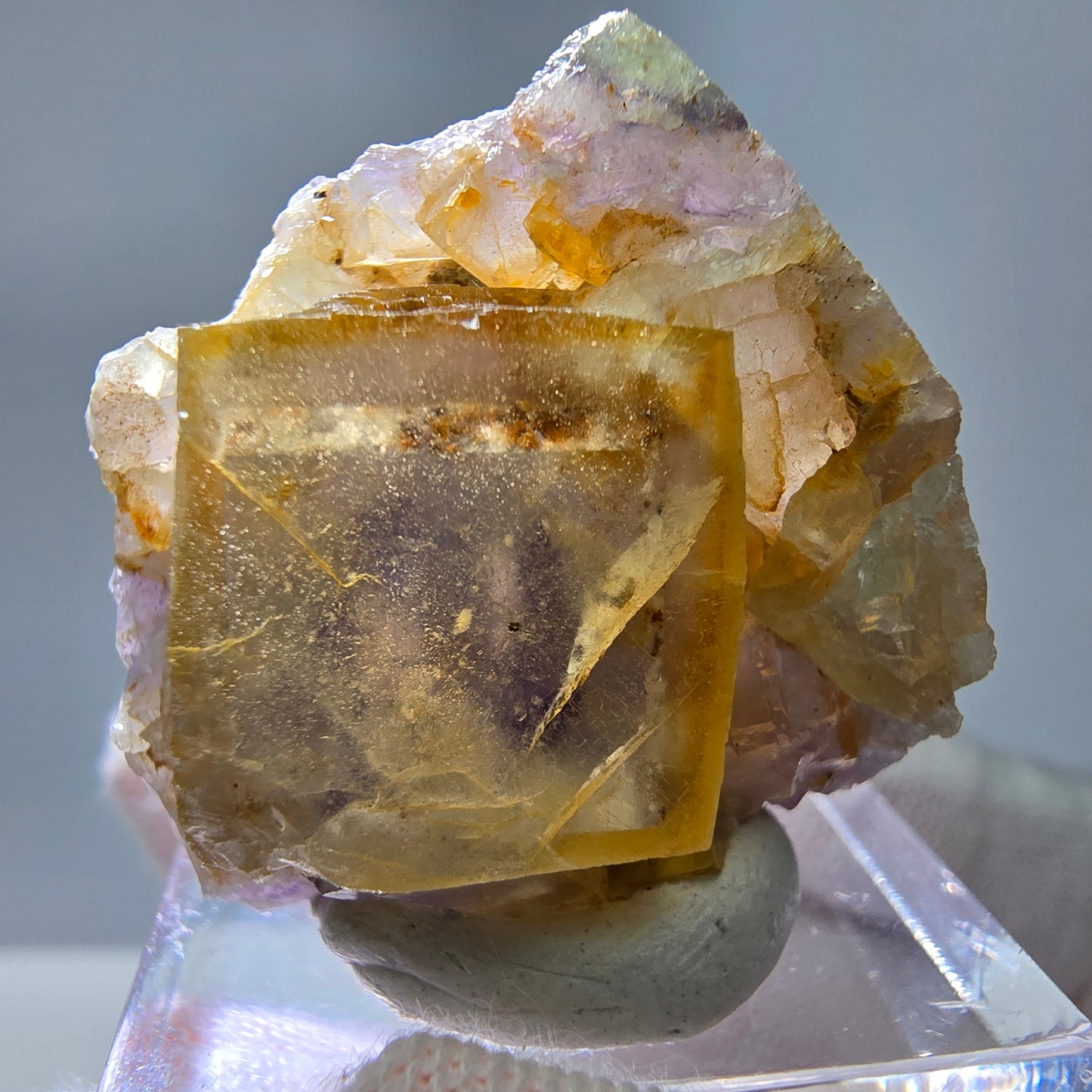 Seltene UV Phantom Fluorit Würfel Stufe lila gelb Brandberg, Namibia 30*27*14mm
