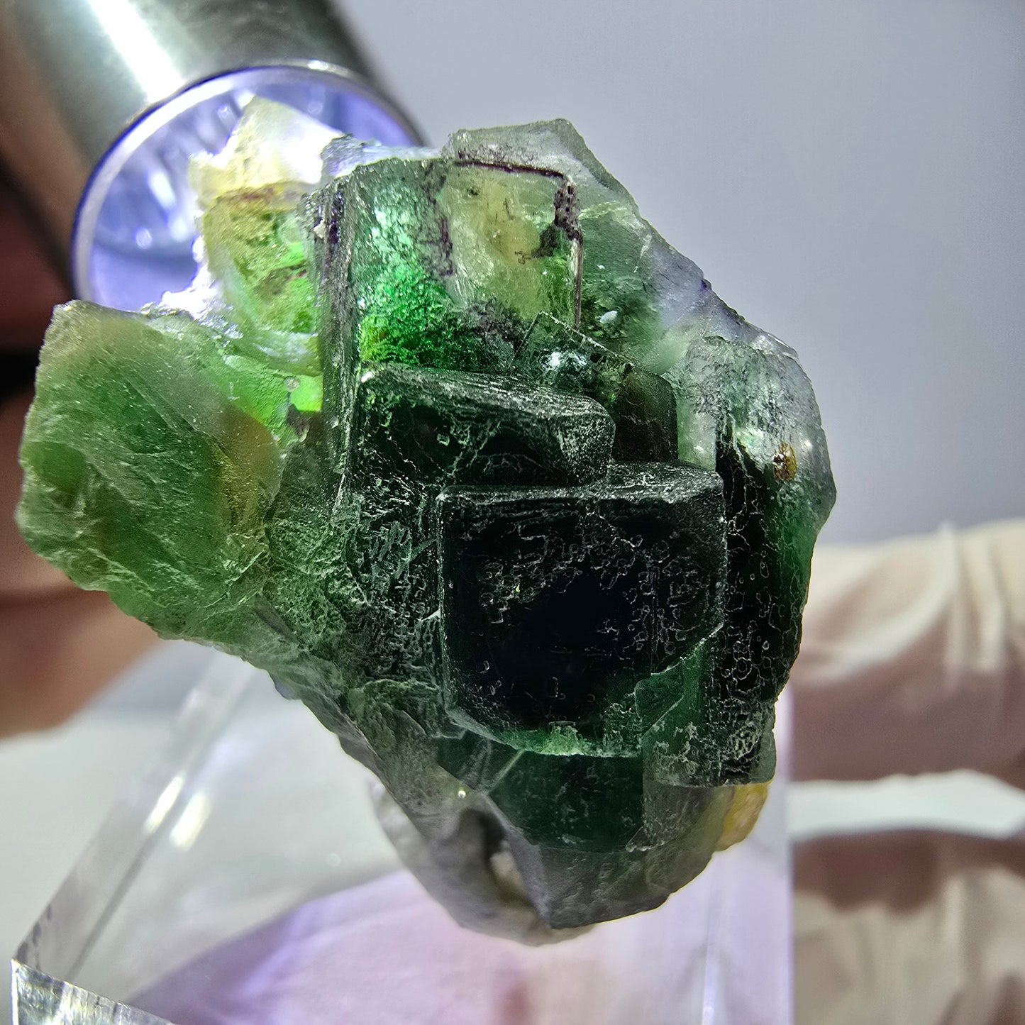 Cube de fluorite fantôme, muscovite et hyalite, spécimen d'Erongo, Namibie, 34 x 23 x 22 mm