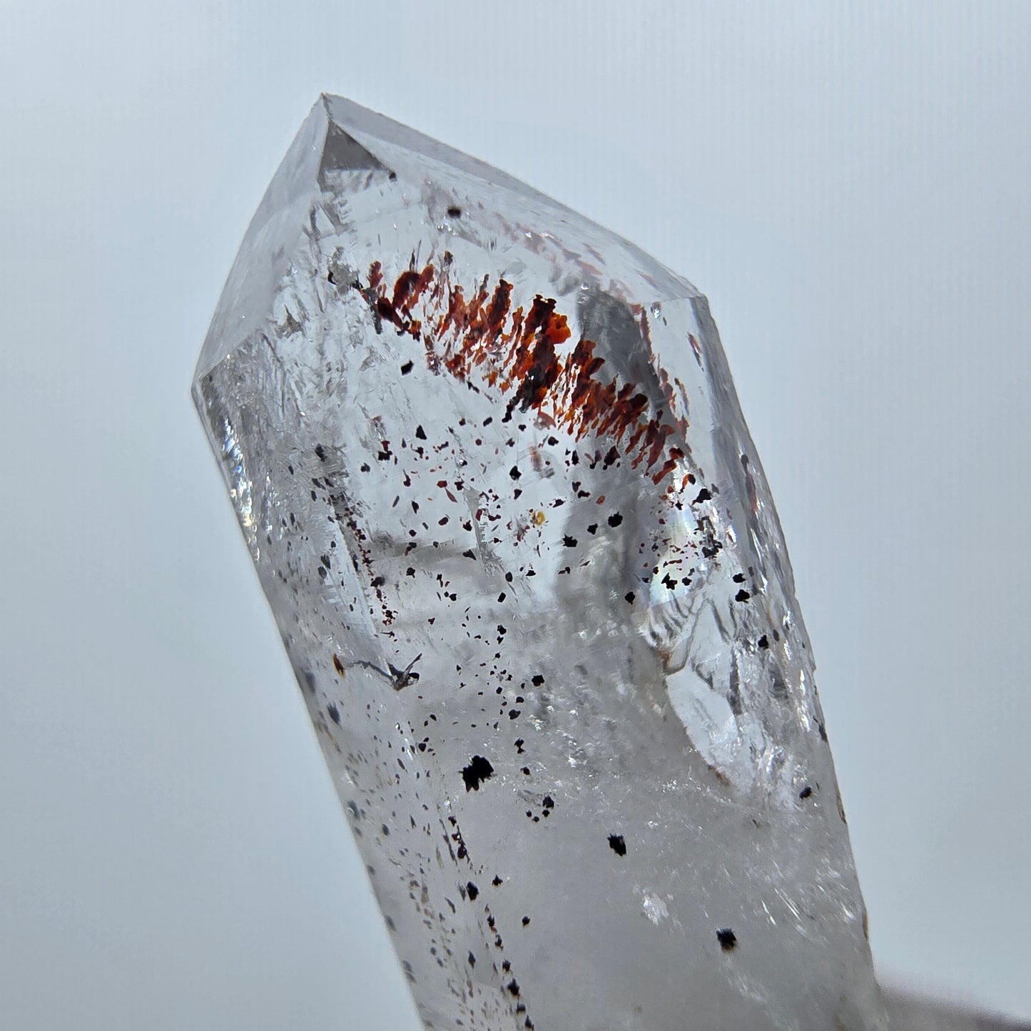 Quartz clair Harlequin Point Streep Mine, Goboboseb, Namibie 32 x 10 x 10 mm