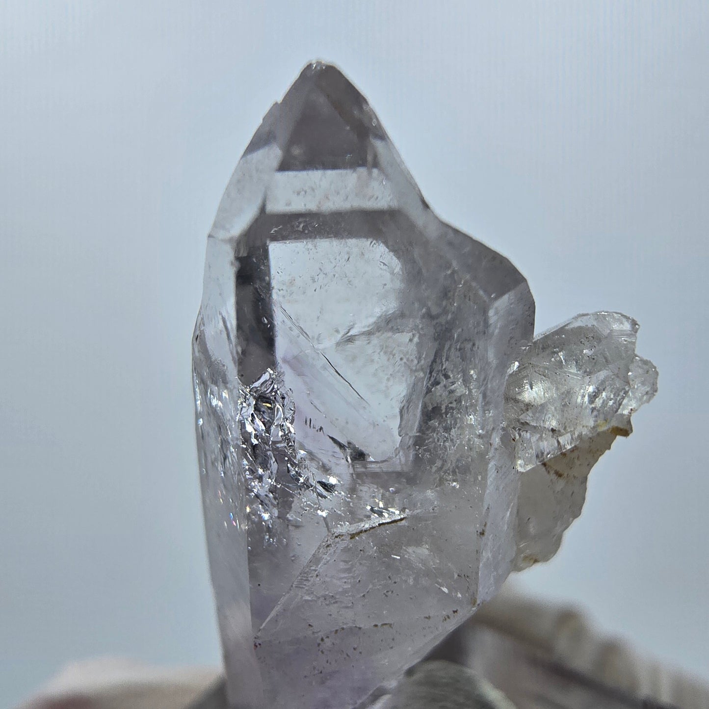 Pointe d'améthyste fantôme de Goboboseb, Namibie, 33 x 17 x 11 mm